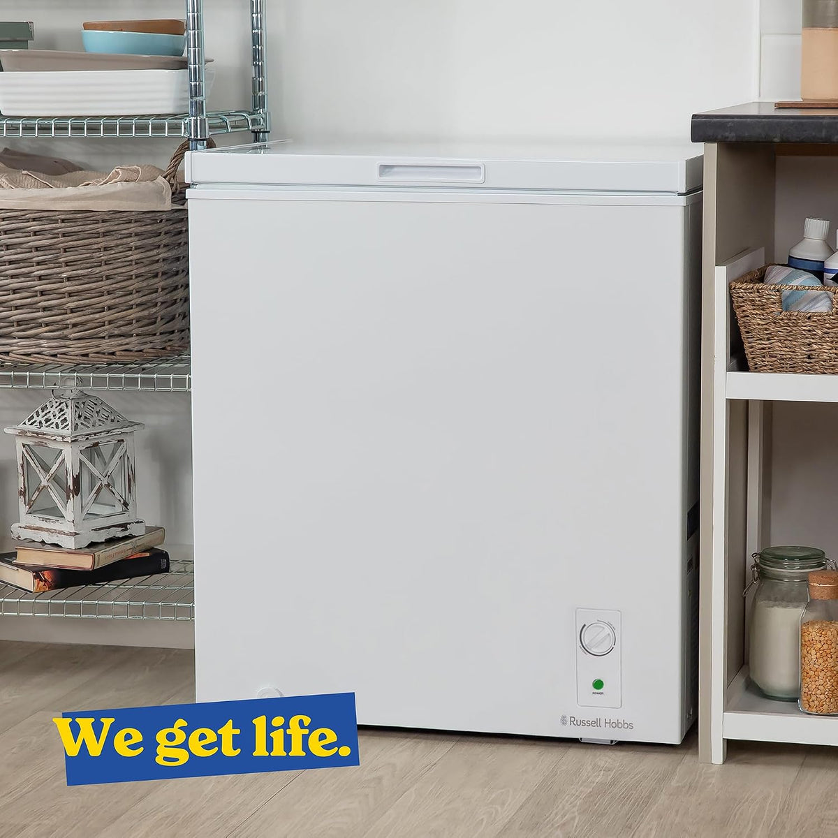 Russell Hobbs White Chest Freezer 143L Freestanding, Adjustable Thermostat, Chill or Freeze Function, 4 Star Freezer Rating & Suitable for Outbuildings & Garages RH142CF0E1W
