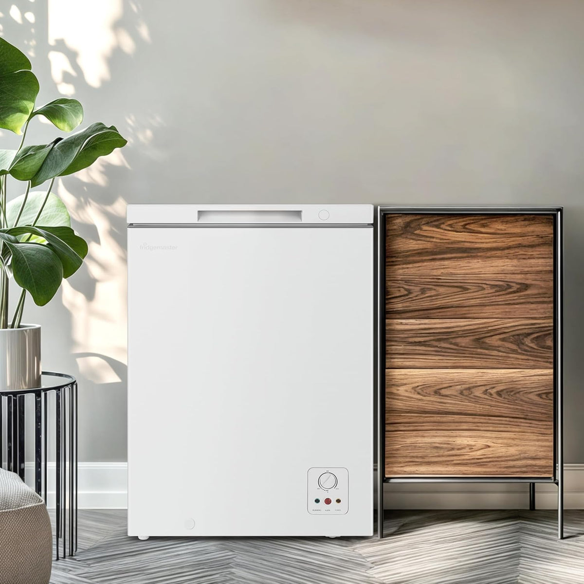 Fridgemaster White Chest Freezer, 97L Capacity, MCF100E， Freestanding, Mechanical Control, Winter Guard (-15°C), Low Noise 38dB, Basket Storage 858 (H) x 578 (W) x 444 (D) mm
