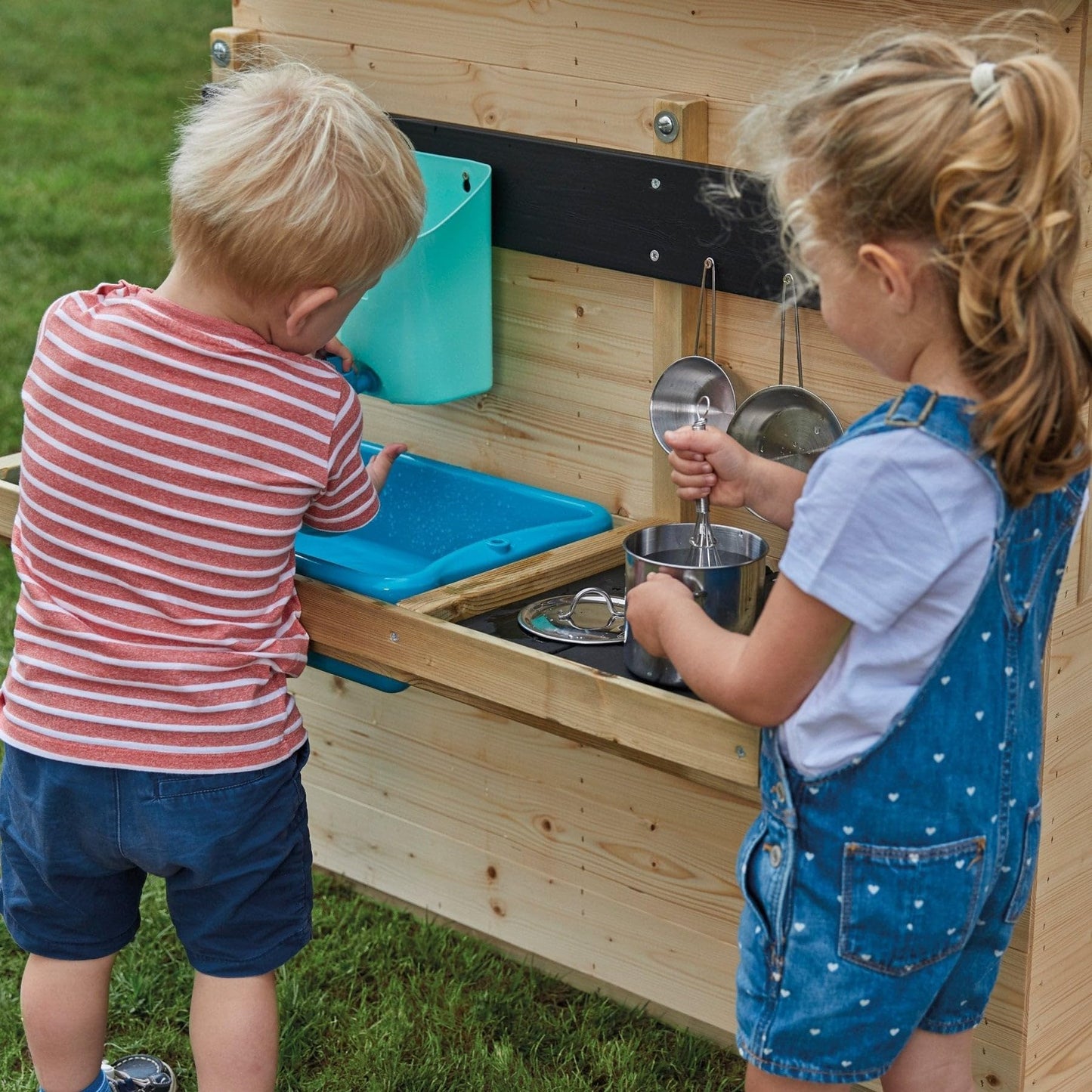 TP Toys, Early Fun Mud Kitchen Playhouse Accessory, Bolt on Mud Kitchen Attachement for a Playhouse, Includes Water Butt, Splash Tub, Pans, Mixing Whisk, Messy Play, 31 x 55 x 56 cm