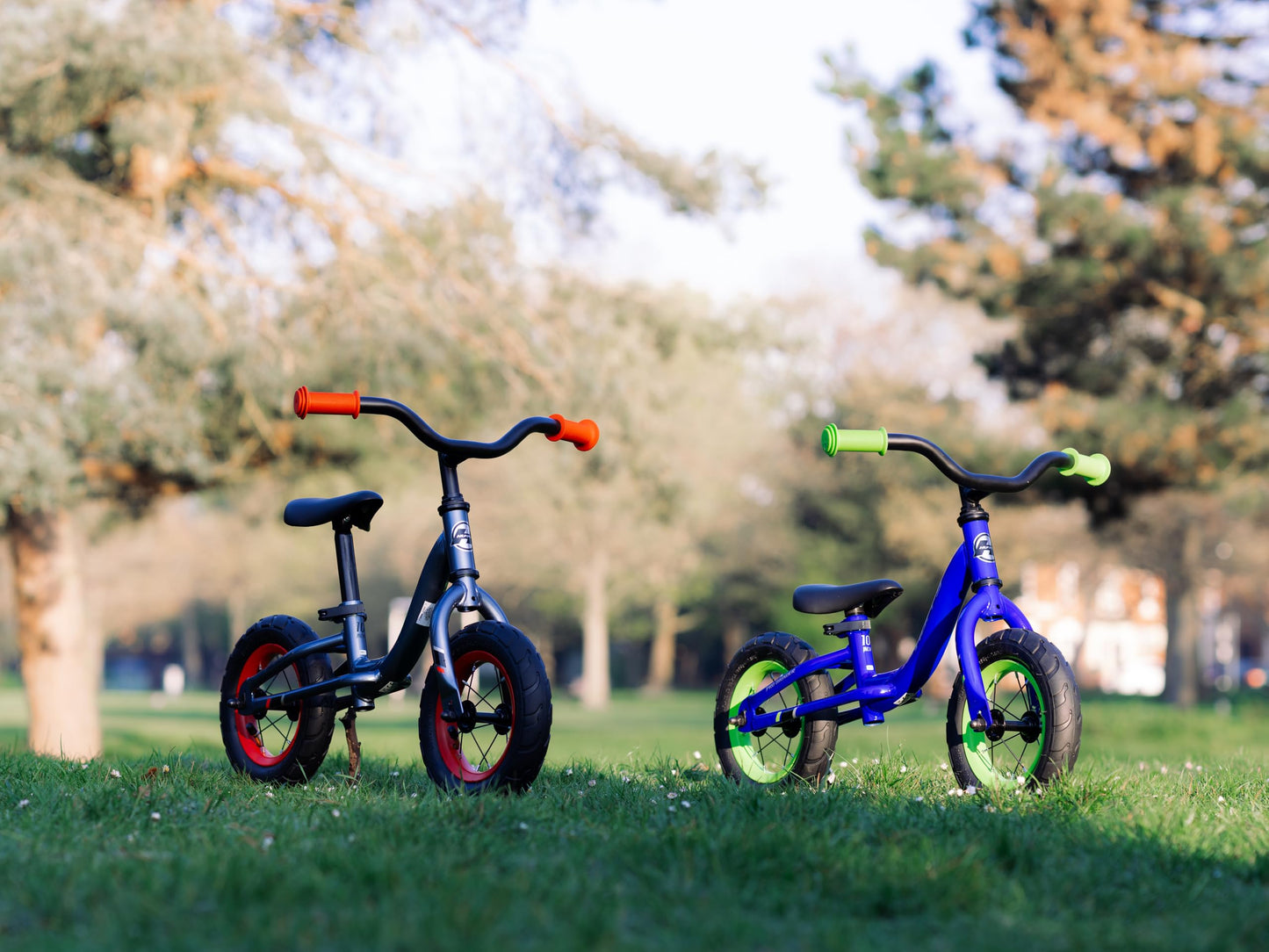 Huffy Pro Thunder Kids Bike 16" with Stabilisers, Bell & Handlebar Pad — Green