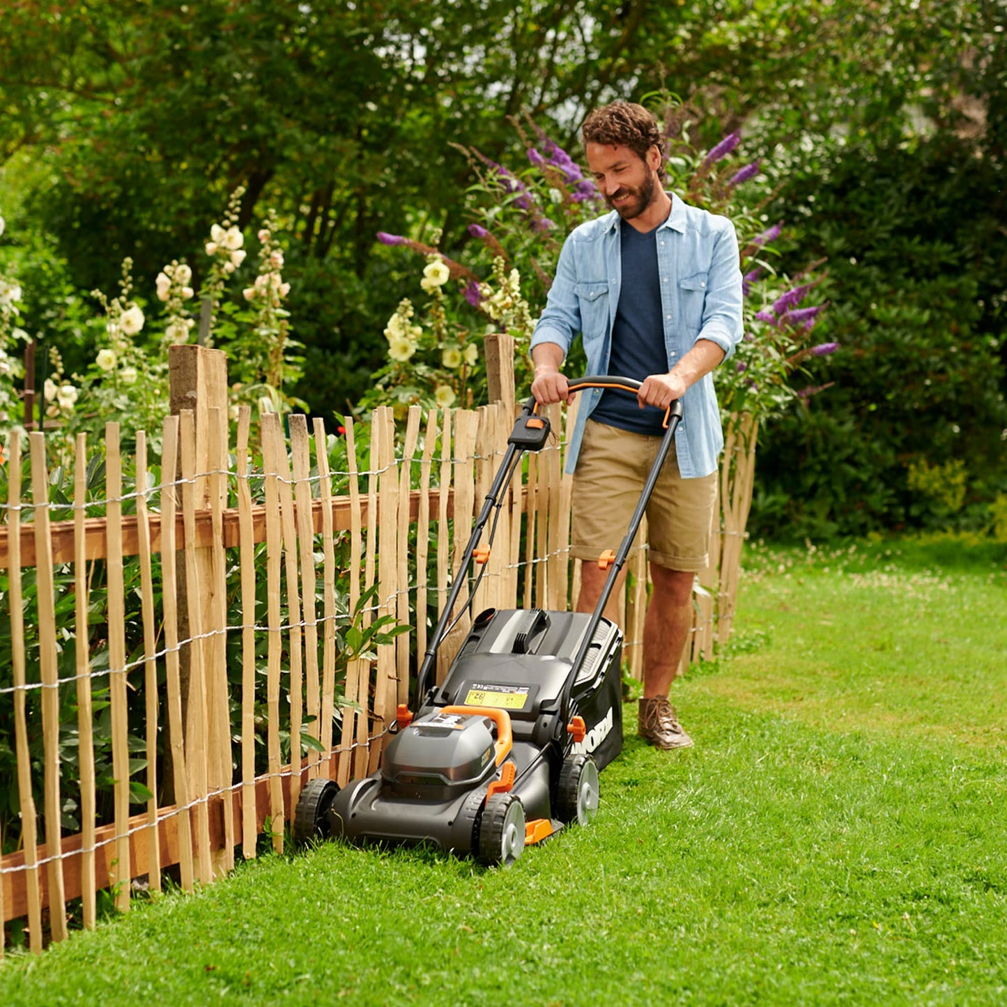Worx WG779E.2 40V 34cm Cordless Lawnmower, ideal for Gardens up to 230㎡, Cut-to-Edge, striped Lawn Roller, foldable Handle, PowerShare, includes 2x 2.0Ah Batteries, Charger & 30L Grass collection bag