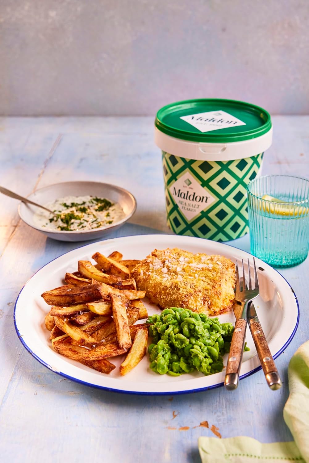 Maldon - Sea Salt Flakes, Unique Pyramid Shaped Salt Flakes, Perfect for a Wide Range of Dishes, Hand-Harvested for Four Generations, 570g Tub