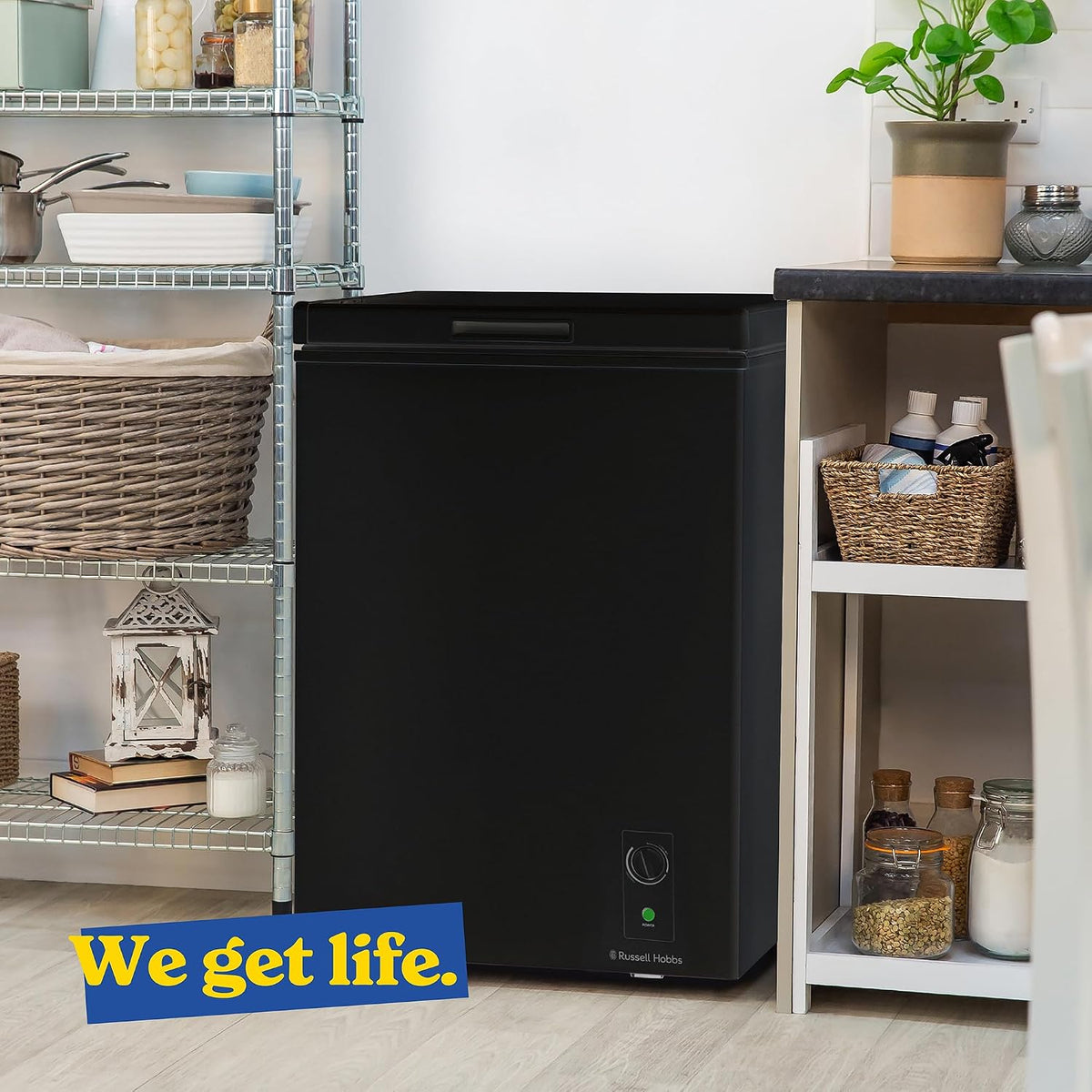 Russell Hobbs White Chest Freezer 143L Freestanding, Adjustable Thermostat, Chill or Freeze Function, 4 Star Freezer Rating & Suitable for Outbuildings & Garages RH142CF0E1W