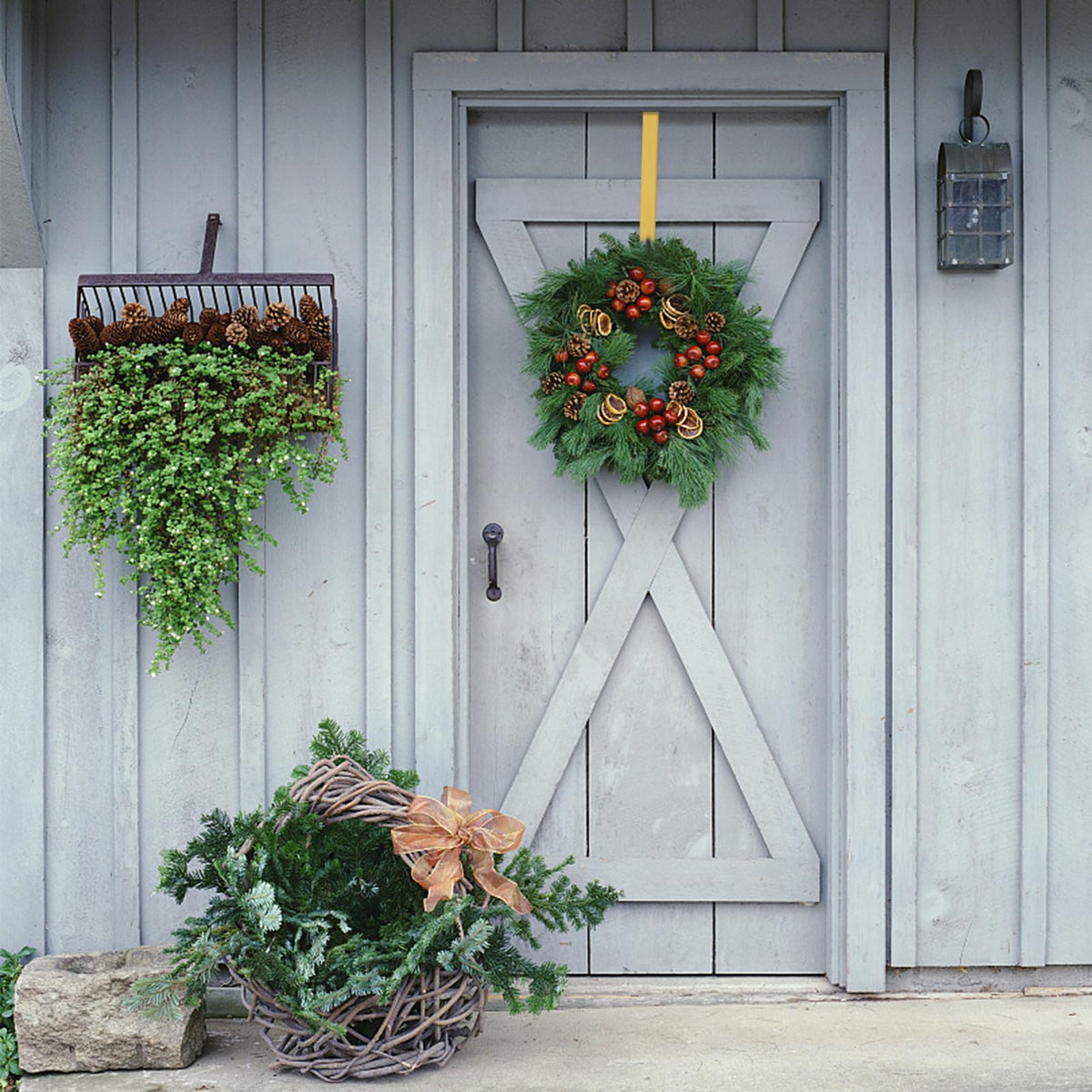 Jsdoin Christmas Wreath Door Hanger, 12.5 Inches Metal Front Door Wreath Hook for Christmas Home Office Wall Wedding Wreaths or Decorations (White, 1 Pack)