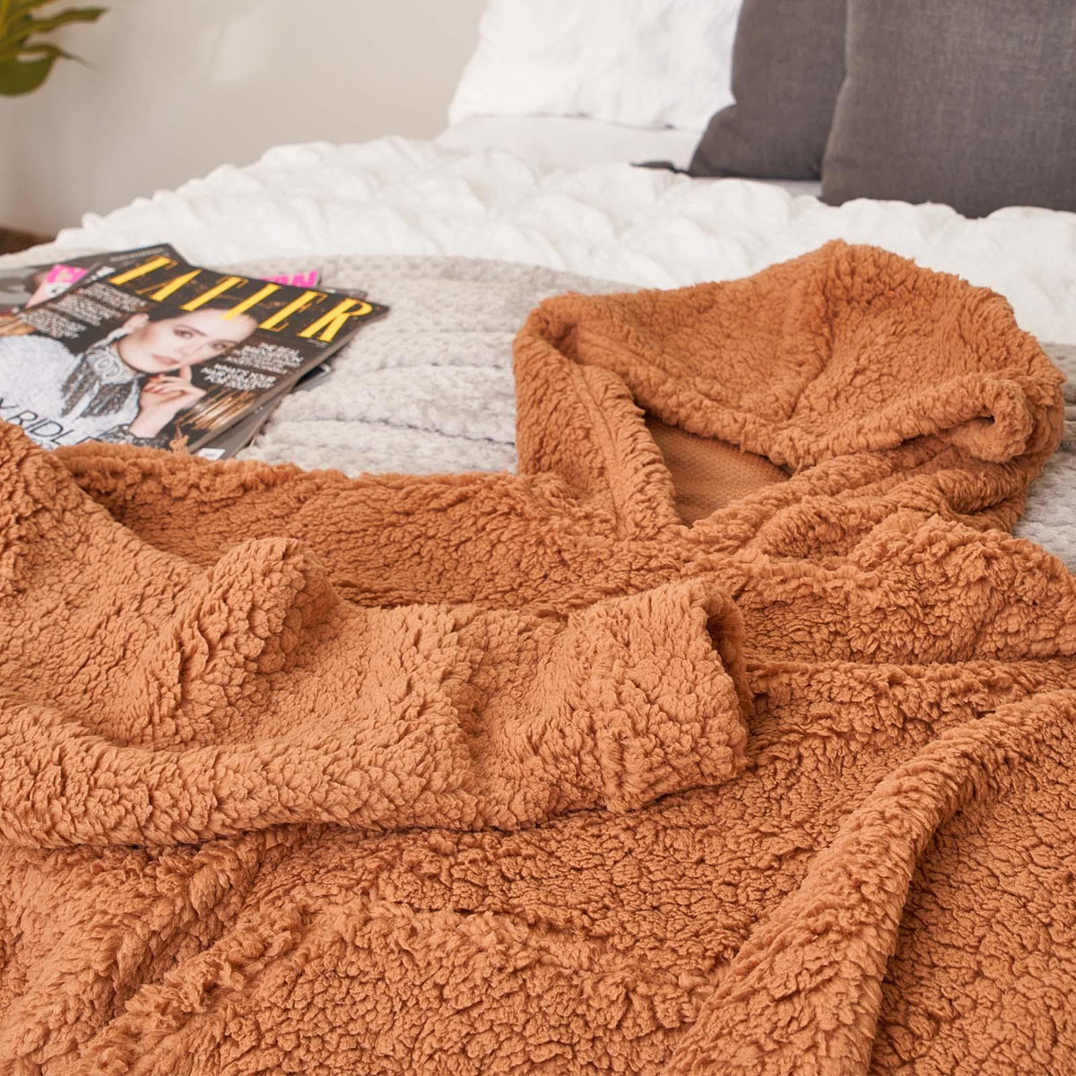 Brentfords Extra Long Blanket Hoodie Oversized Teddy Fleece Sweatshirt Adult NEW