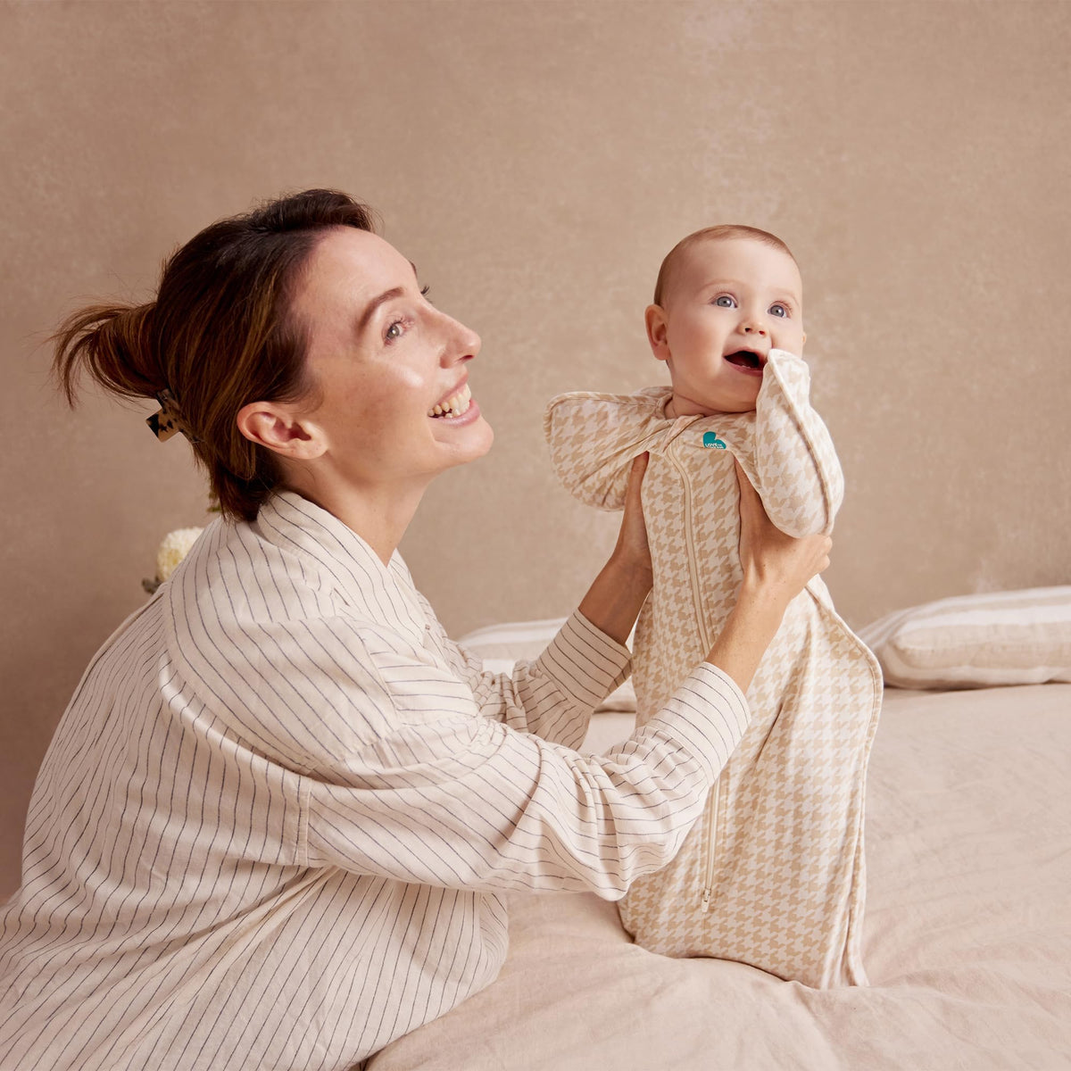Love To Dream™ Swaddle UP™, Newborn 2.2-3.8 kg - Grey, Snug Fit, Supports Healthy Sleep Routine, 1.0 Tog - Ideal for 20-24°C Temperatures, Machine Washable Cotton & Double Zip for Easy Nappy Changes