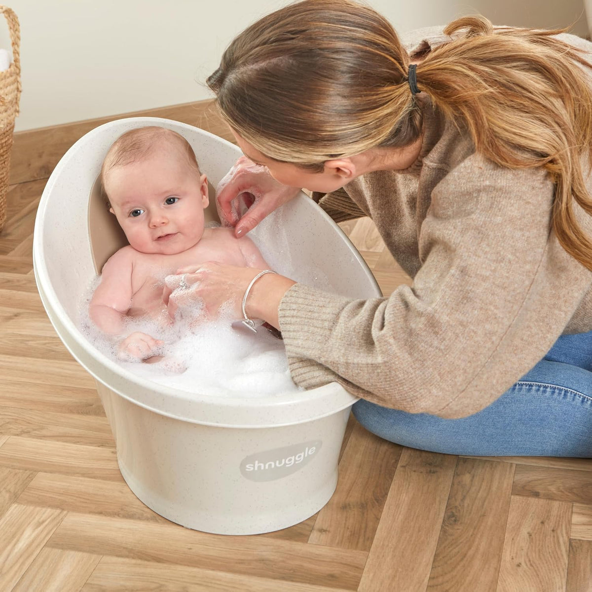 Shnuggle ECO Newborn Baby Bath Seat, Baby Bath Tub Made with 98% Recycled Material & Bum Bump Support, Compact Infant Bath, Sustainable Newborn Essentials & Baby Shower Gift
