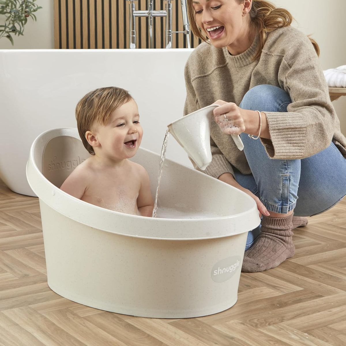 Shnuggle Baby Bath Rinse Cup, Soft Rim Shampoo Rinser and Hair Wash Jug, No Tears Design for Newborn and Toddler Bath Time, Easy Grip Handle, Gentle Washing Accessory, Suitable from Birth. Taupe.