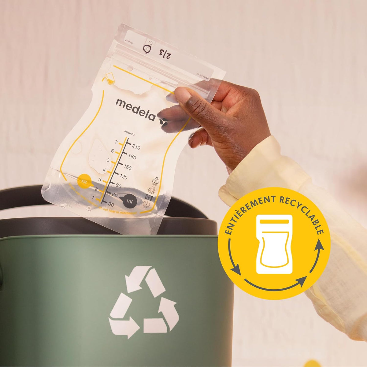 Medela Easy Pour Disposable Breastmilk Storage Bags, 210 ml Capacity, Leakproof Design with Milk Protection, Made Without BPA, Pack of 50