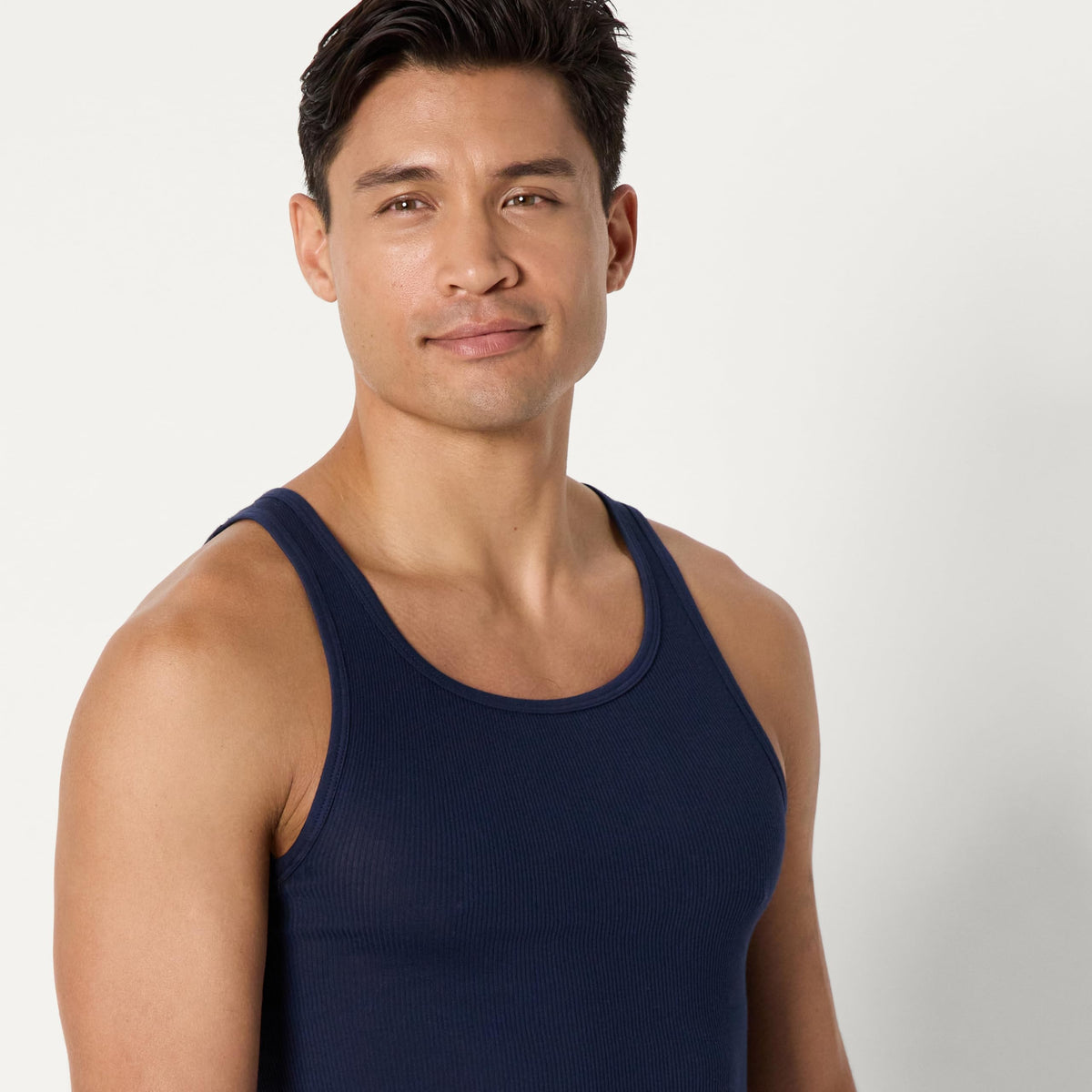 Amazon Essentials Men's Lightweight Tank Undershirts, Pack of 6