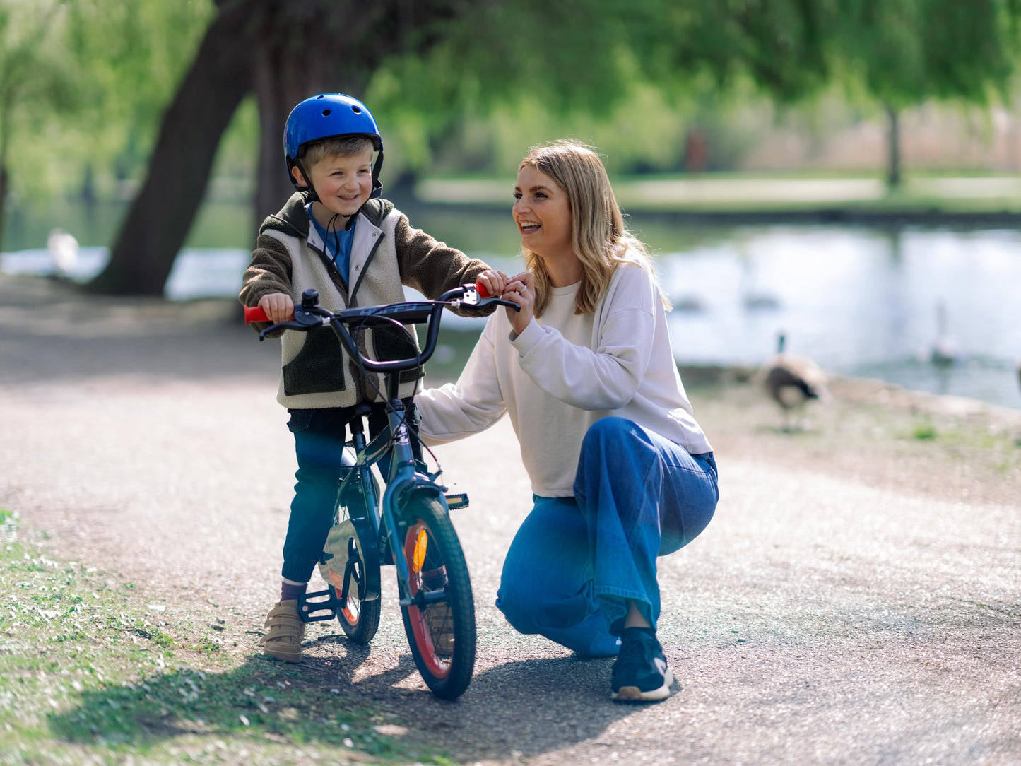 Huffy Pro Thunder Kids Bike 16" with Stabilisers, Bell & Handlebar Pad — Green