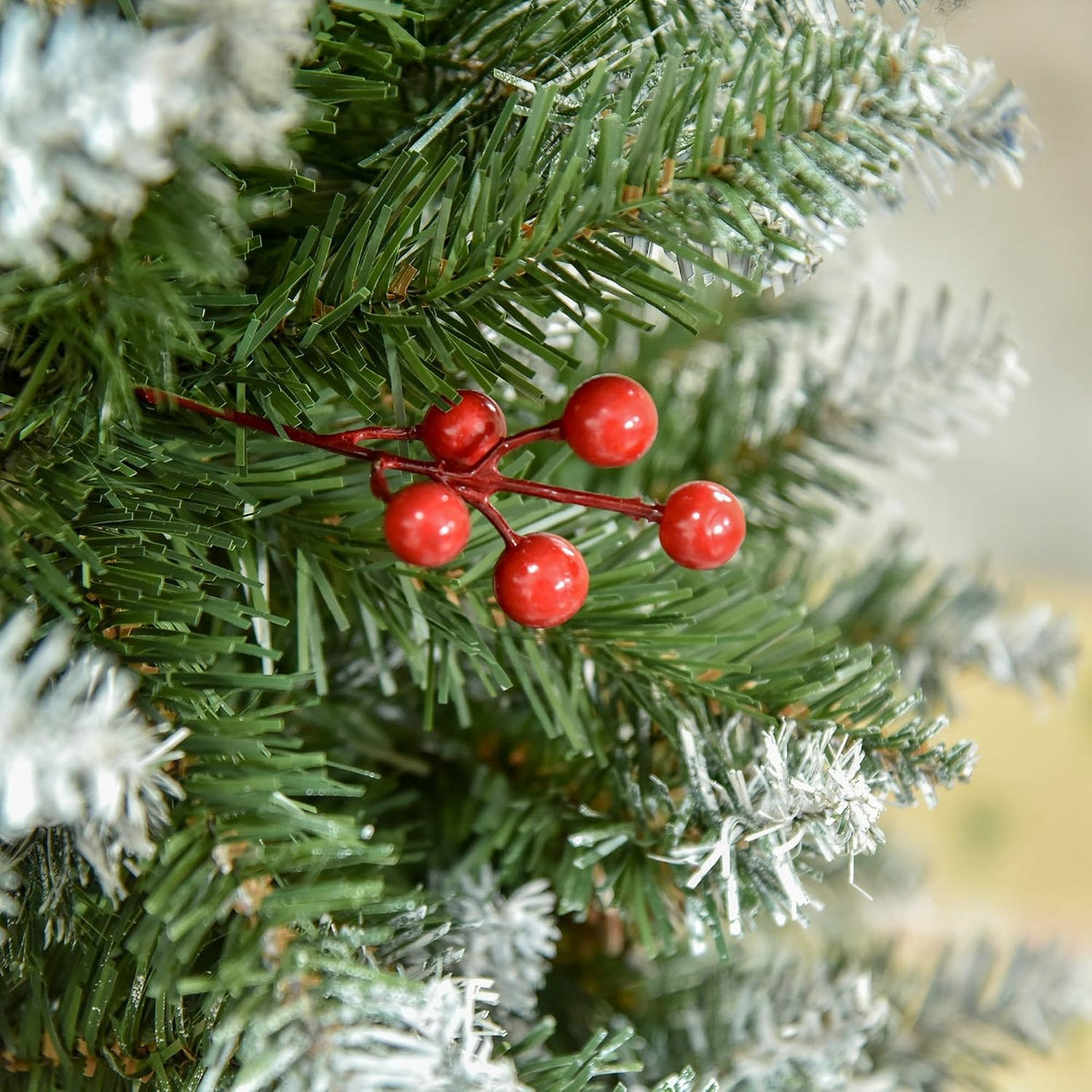 HOMCOM 5FT Artificial Christmas Tree Xmas Pencil Tree Red Berries Green