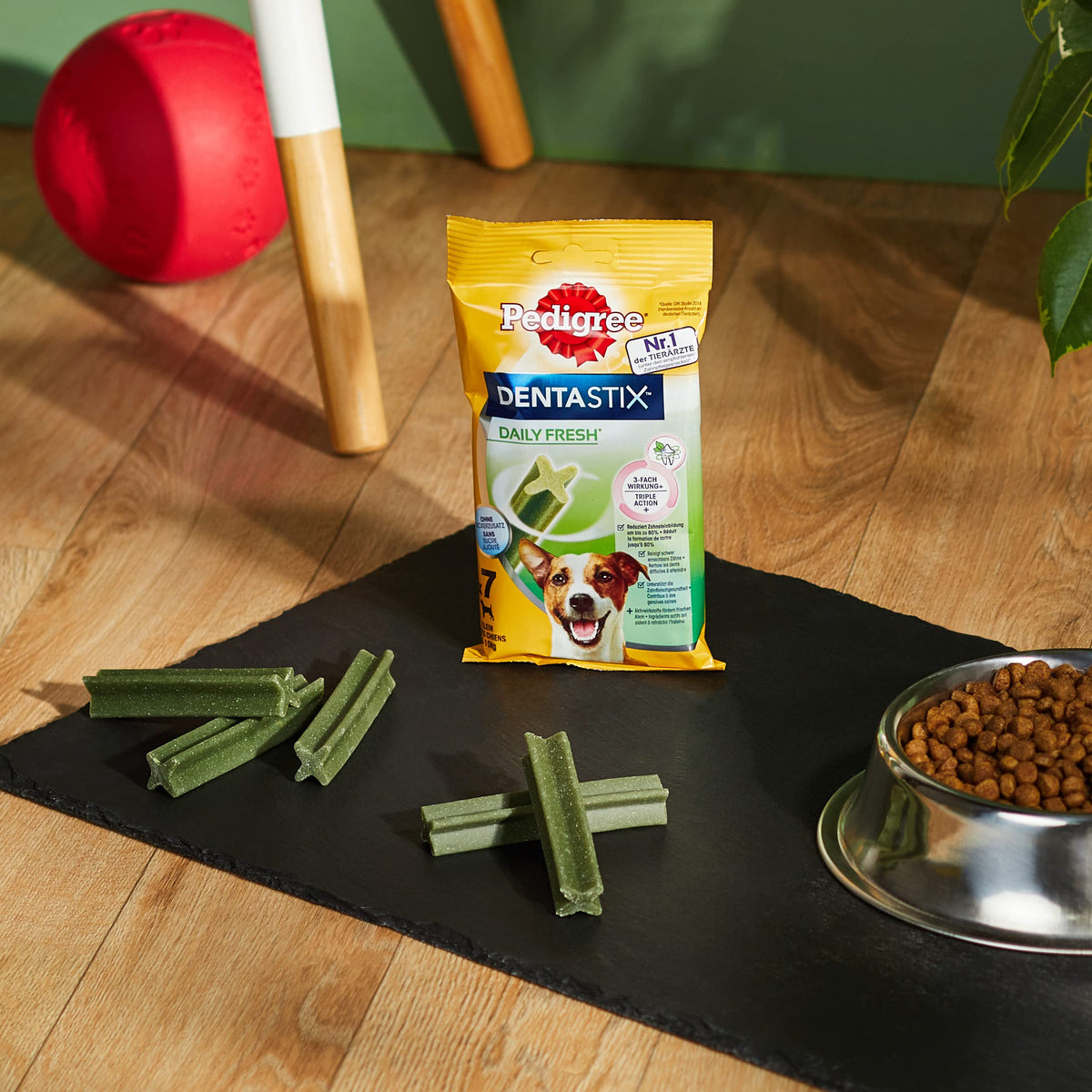 Pedigree DentaStix, Functional Snacks, Daily Dental Chews for Small Dogs (5 -10 kg), Megapack of 16 x 7 (112 Sticks)