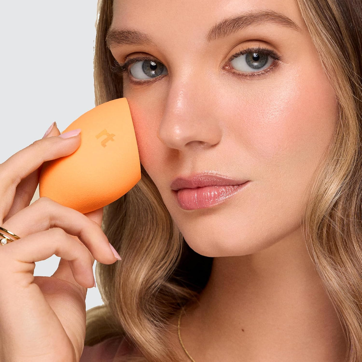 Real Techniques Miracle Complexion Sponge, Vegan & Cruelty-Free