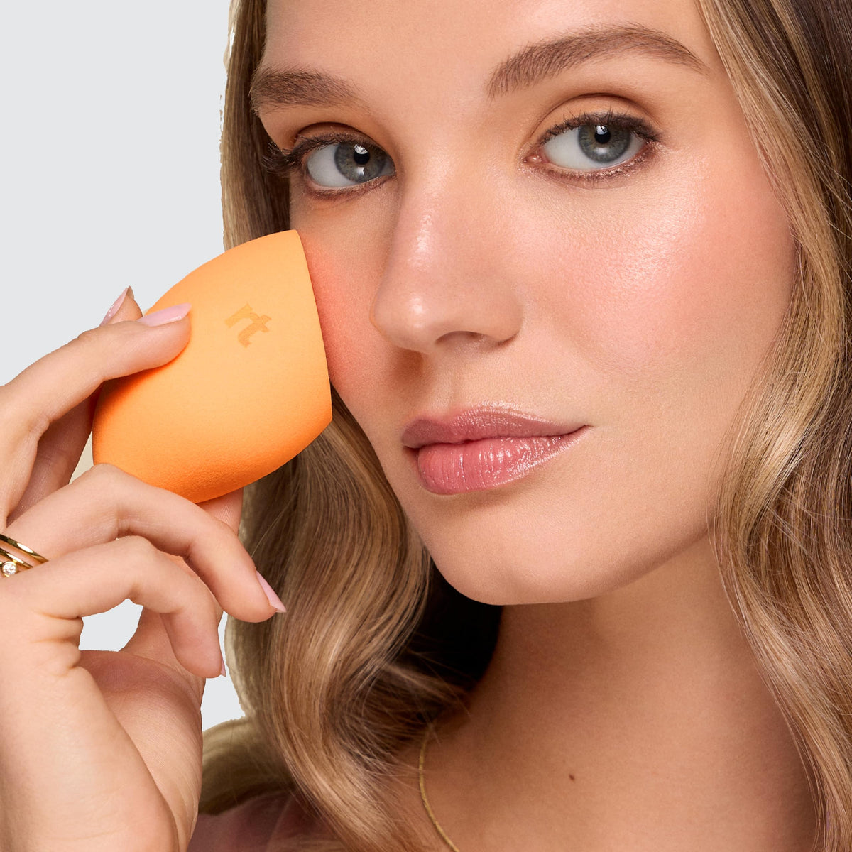 Real Techniques Miracle Complexion Sponge, Vegan & Cruelty-Free
