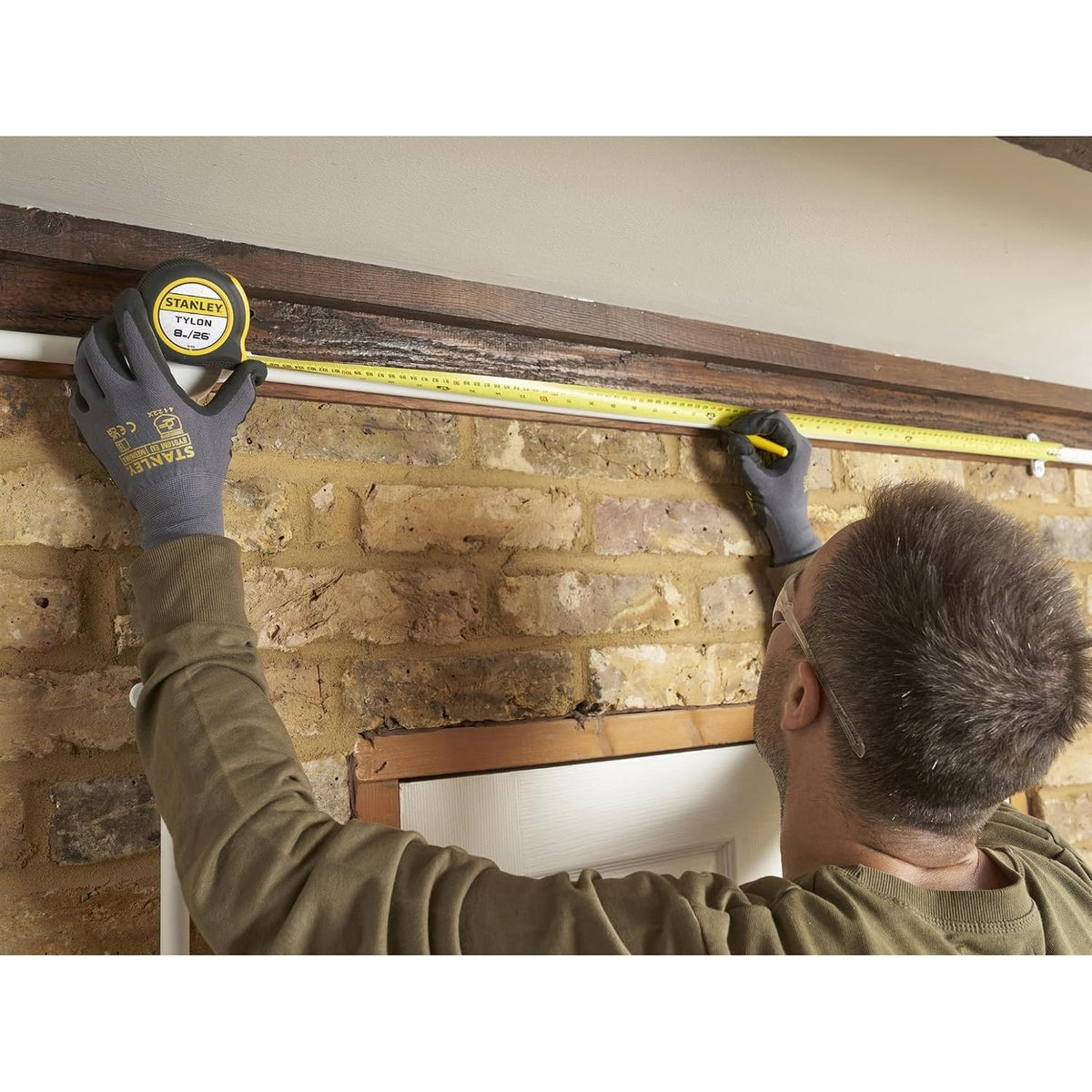 STANLEY 8m/26ft Tylon Tape Measure with TRU-ZERO Anchor Hook, Retractable, High Visibility Tape Measure, 8m x 25mm, 0-30-656
