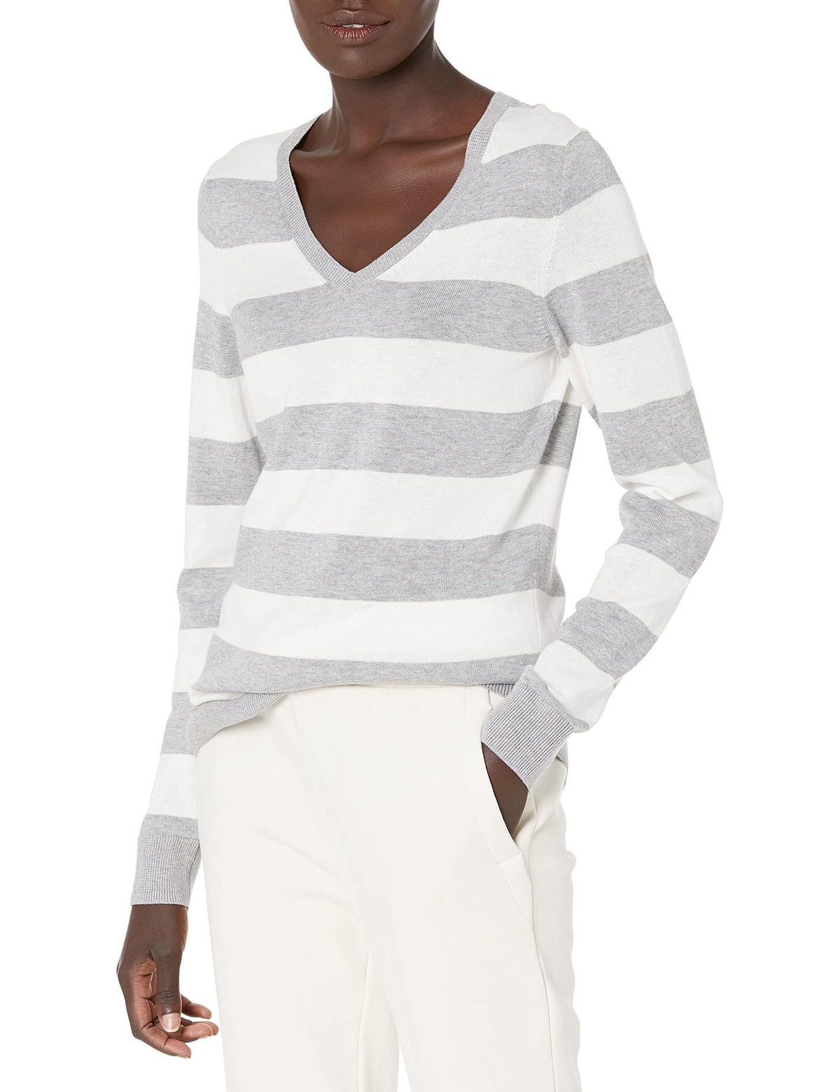 Amazon Essentials Women's Regular-Fit Lightweight Long-Sleeve V-Neck Jumper