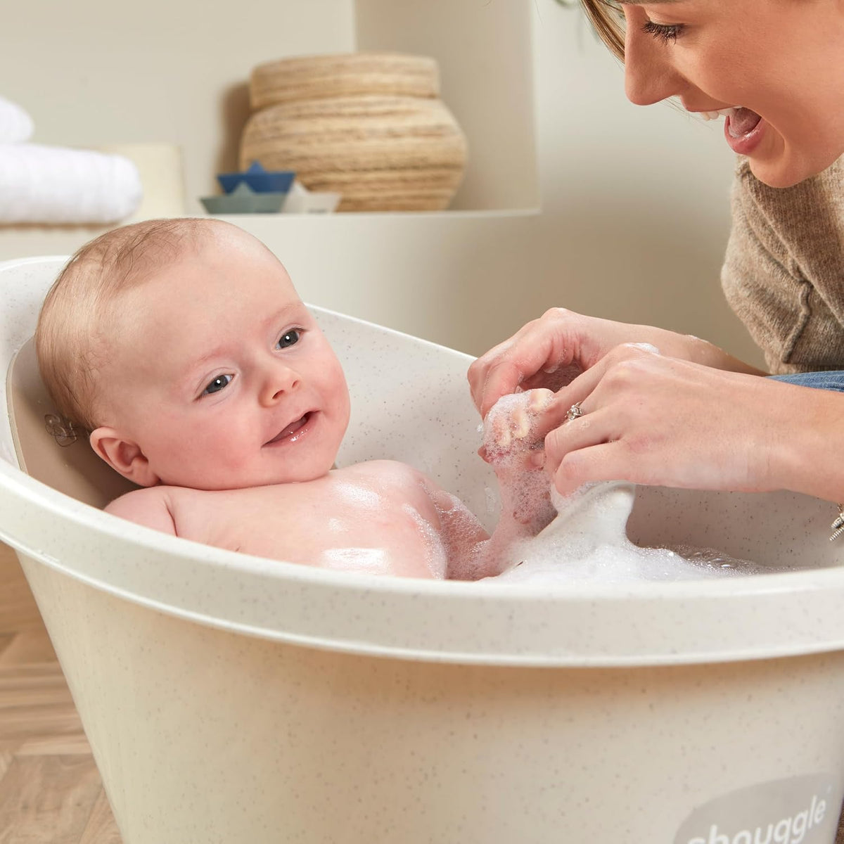 Shnuggle ECO Newborn Baby Bath Seat, Baby Bath Tub Made with 98% Recycled Material & Bum Bump Support, Compact Infant Bath, Sustainable Newborn Essentials & Baby Shower Gift
