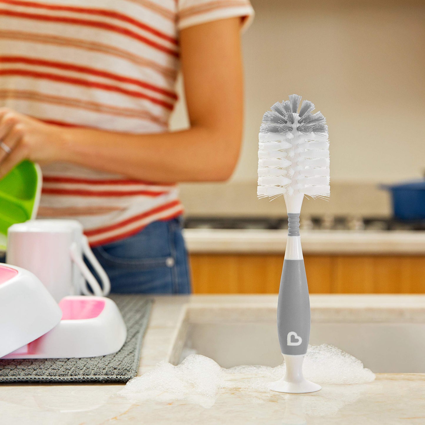 Munchkin Bottle Brush | For Cleaning Baby & Water Bottles with Built In Teat Brush | Freestanding | Dishwasher Safe | Bristle Brush | 1 Pack | Grey