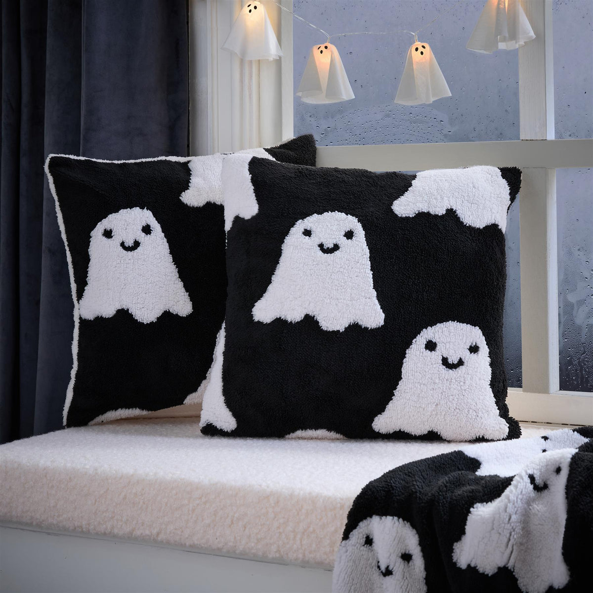 OHS Tufted Halloween Cushion Covers 2/4 Pack Fleece Warm Filled Cushions