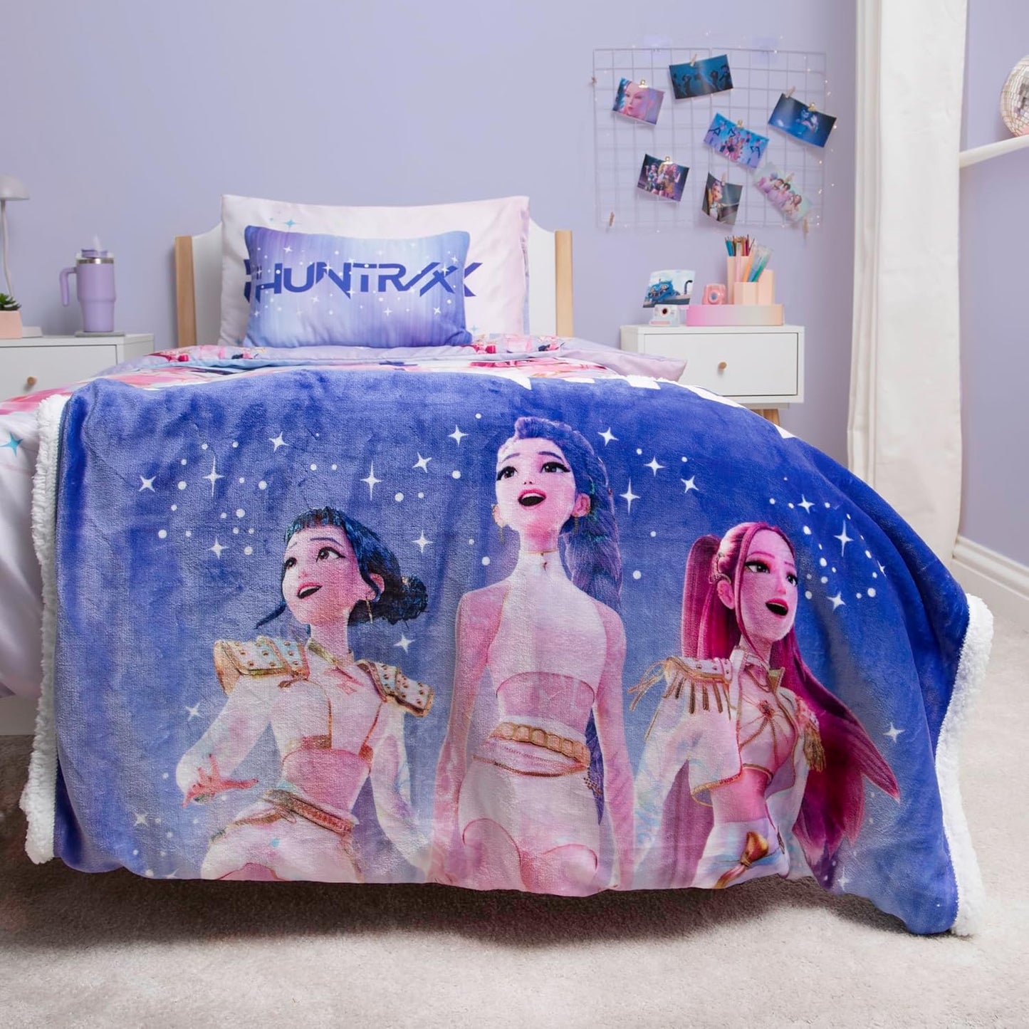 K Pop Demon Hunters Officially Licenced Fleece Blanket | Super Soft Warm Fleece With Sherpa Back | Purple Celestial Design | Perfect For Home, Sleepovers & Camping | 120 x 150 cm