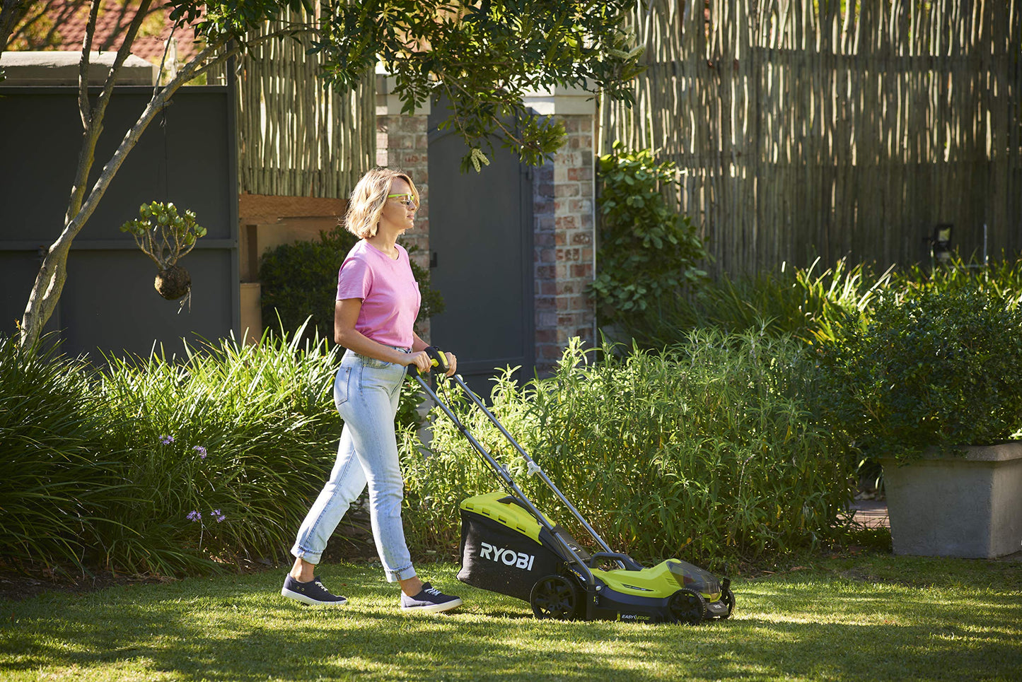 18V ONE+ Cordless Lawnmower and Grass Trimmer Twin Kit (1 x 4.0Ah)