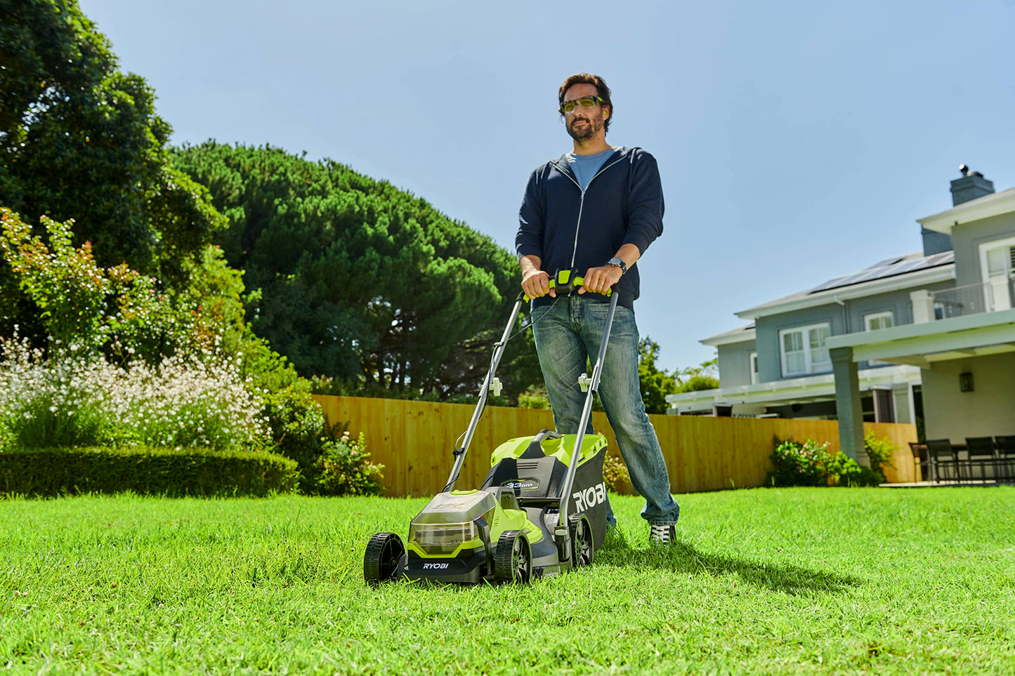 18V ONE+ Cordless Lawnmower and Grass Trimmer Twin Kit (1 x 4.0Ah)