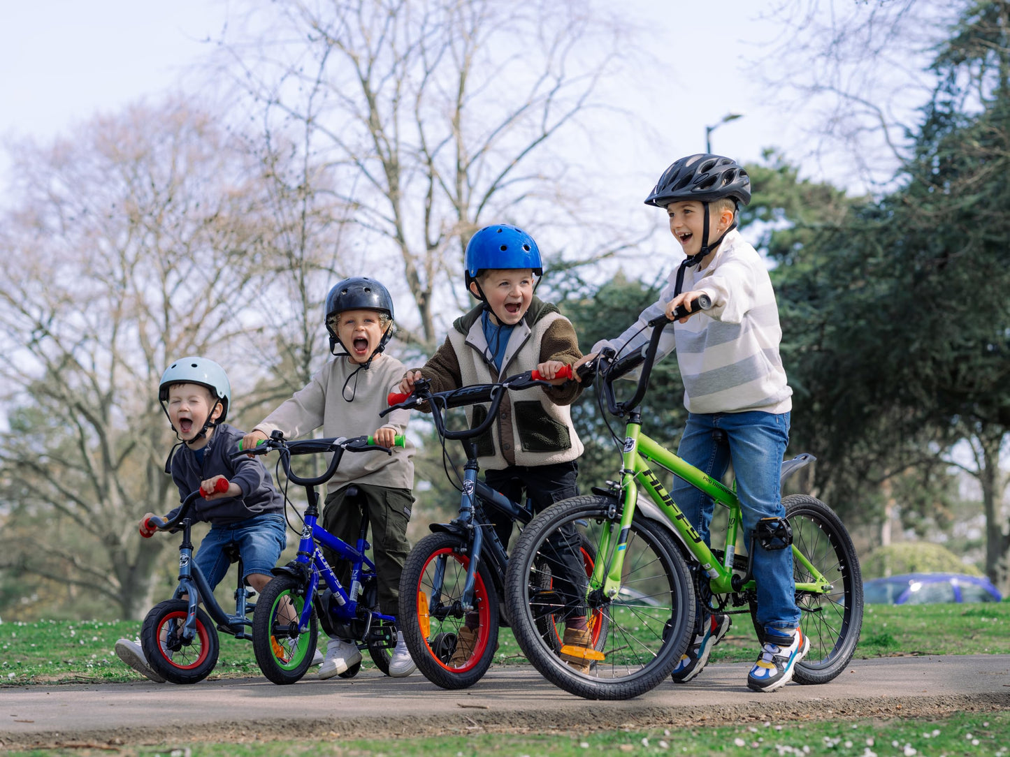 Huffy Pro Thunder Kids Bike 16" with Stabilisers, Bell & Handlebar Pad — Green