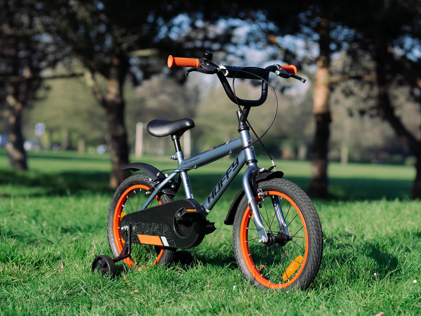 Huffy Pro Thunder Kids Bike 16" with Stabilisers, Bell & Handlebar Pad — Green