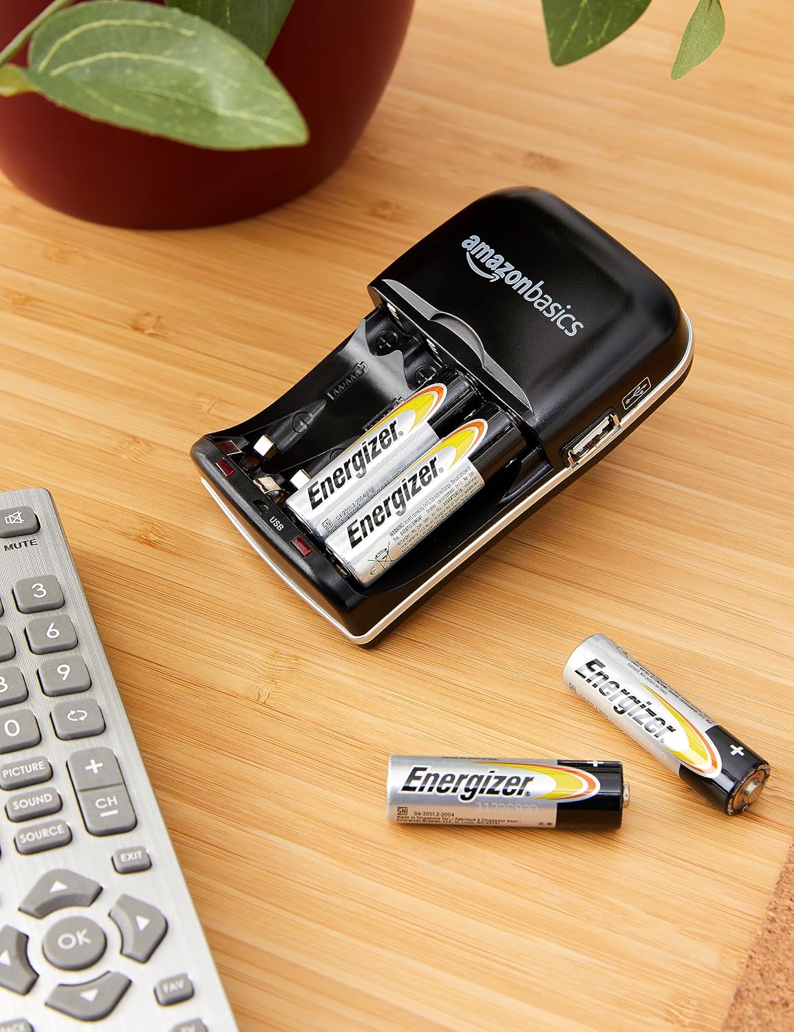 Amazon Basics 4 Slot Ni-MH AA & AAA Battery Charger With Indicator LEDs, With USB Port, Black