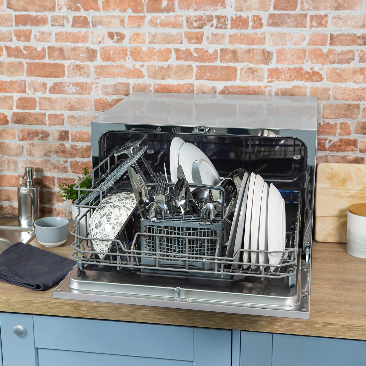 Russell Hobbs Table Top Dishwasher Compact Mini with 6 Place Settings, LED Display, Button Control, 6 Programmes, Portable & Efficient, 24hr Timer, Rinse & Eco Mode in White, RH6TTDW0D1W