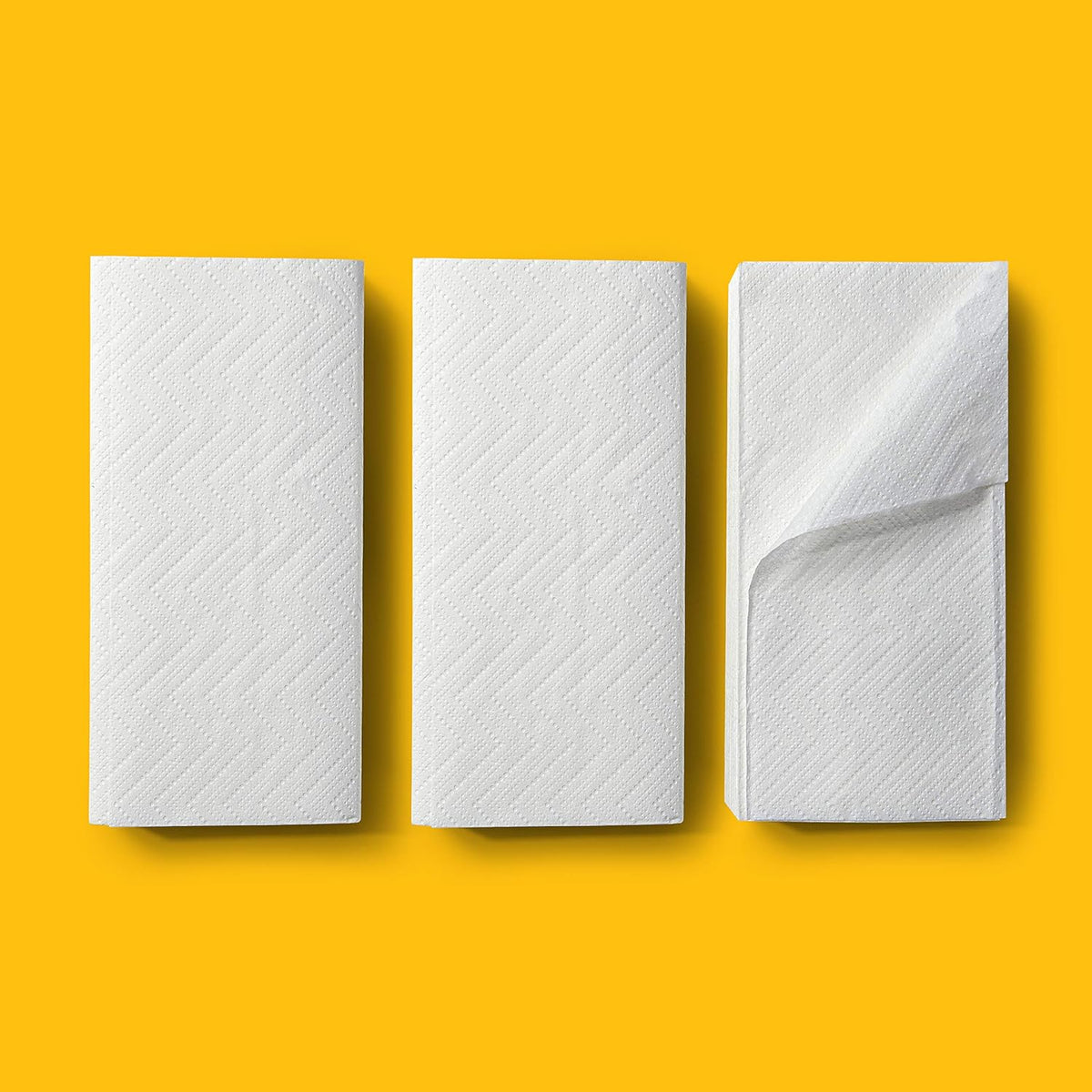 AmazonCommercial Multifold (Z-Fold) Paper Hand Towels, 2-ply Cellulose, 4000 Sheets (20 packs of 200), Sheet Size: 24 x 20.3 cm, H2 Dispenser Compatible
