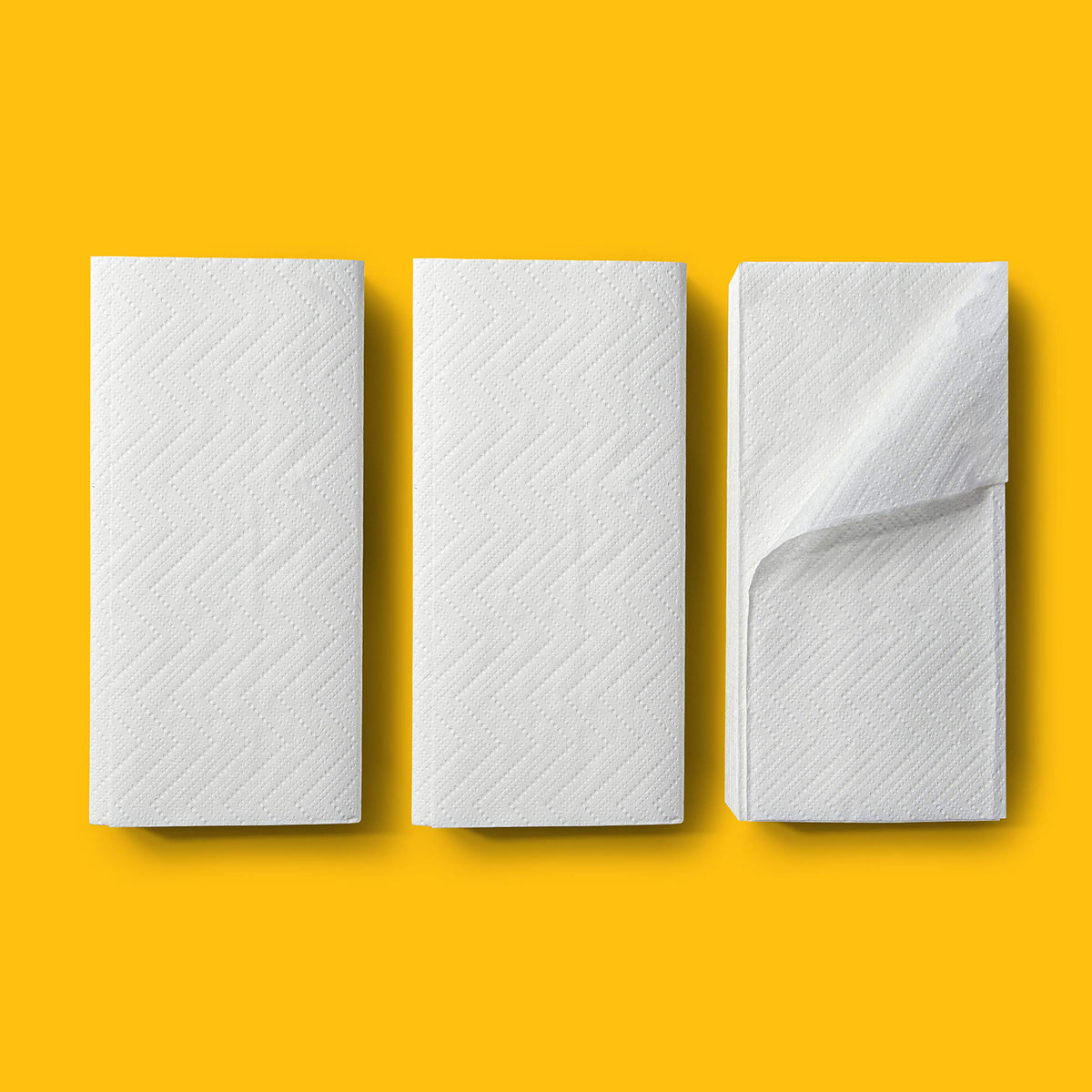 AmazonCommercial Multifold (Z-Fold) Paper Hand Towels, 2-ply Cellulose, 4000 Sheets (20 packs of 200), Sheet Size: 24 x 20.3 cm, H2 Dispenser Compatible