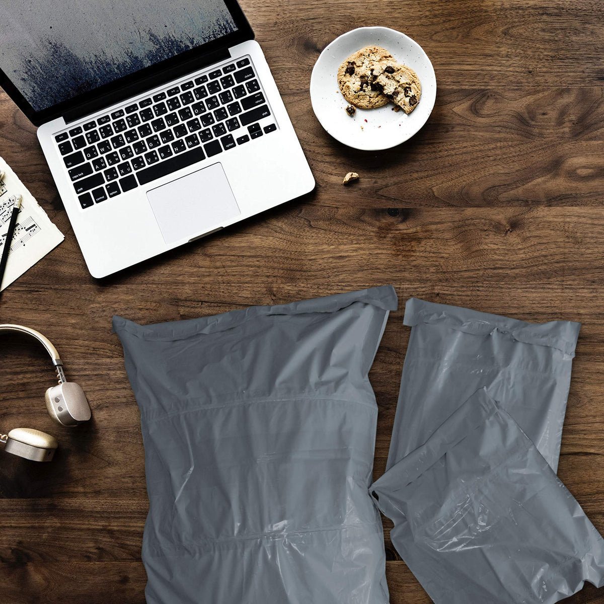Mailing Bags, iSOUL 100 Pcs Shipping Poly Postal Self Seal Bags in Size 12” x 16" Inch Size Small Mailing Bags Postage Packaging Bags 305mm to 407mm