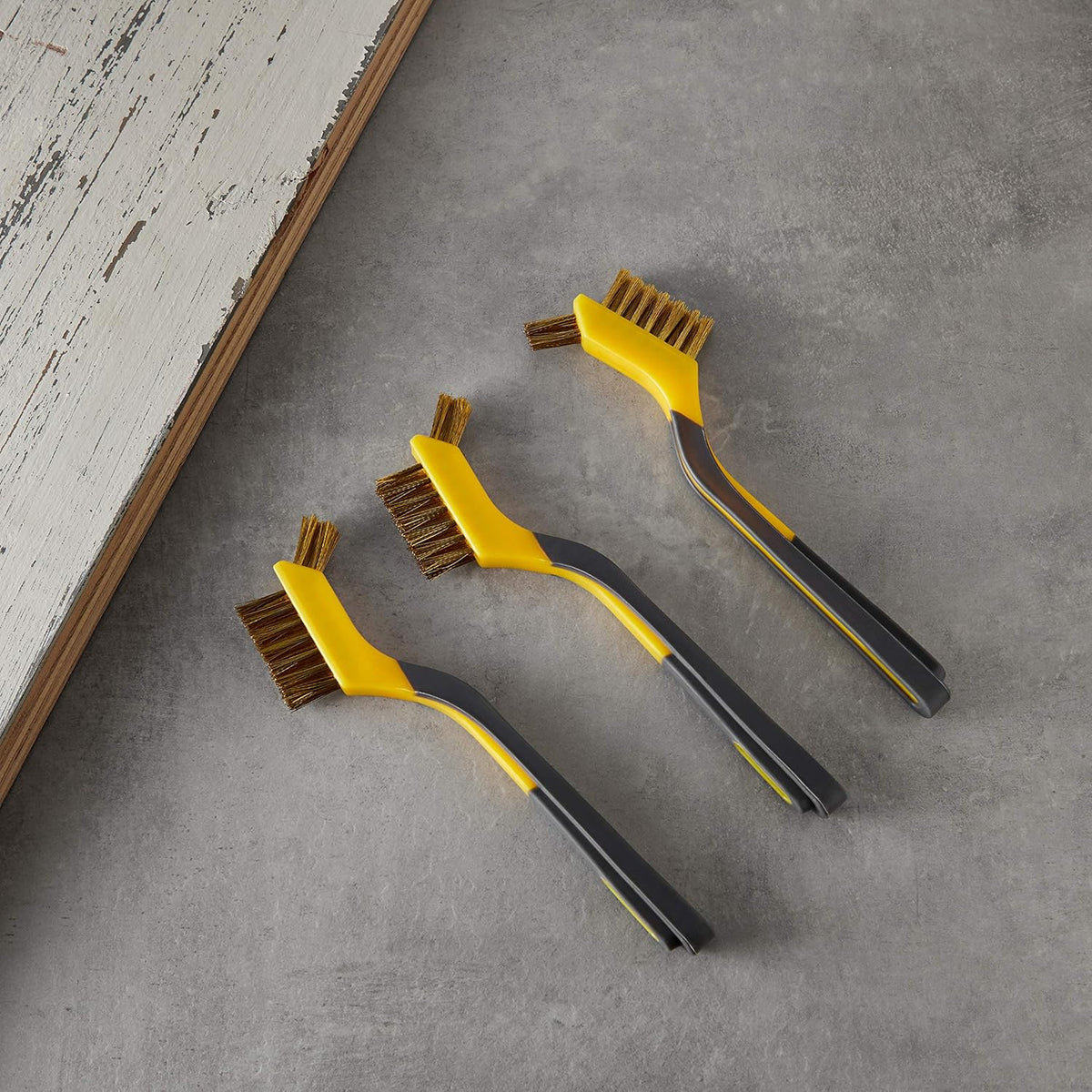 Amazon Basics Brass Mini Brushes, Soft Grip, Pack of 3, 12.7mm, Yellow/Grey, For Cleaning and Removing Rust
