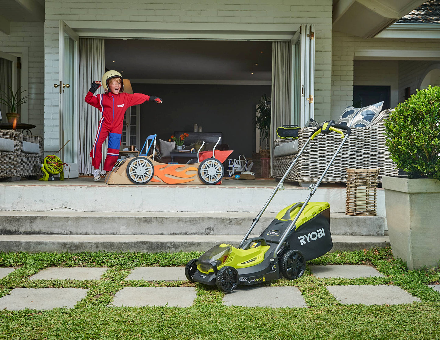 18V ONE+ Cordless Lawnmower and Grass Trimmer Twin Kit (1 x 4.0Ah)