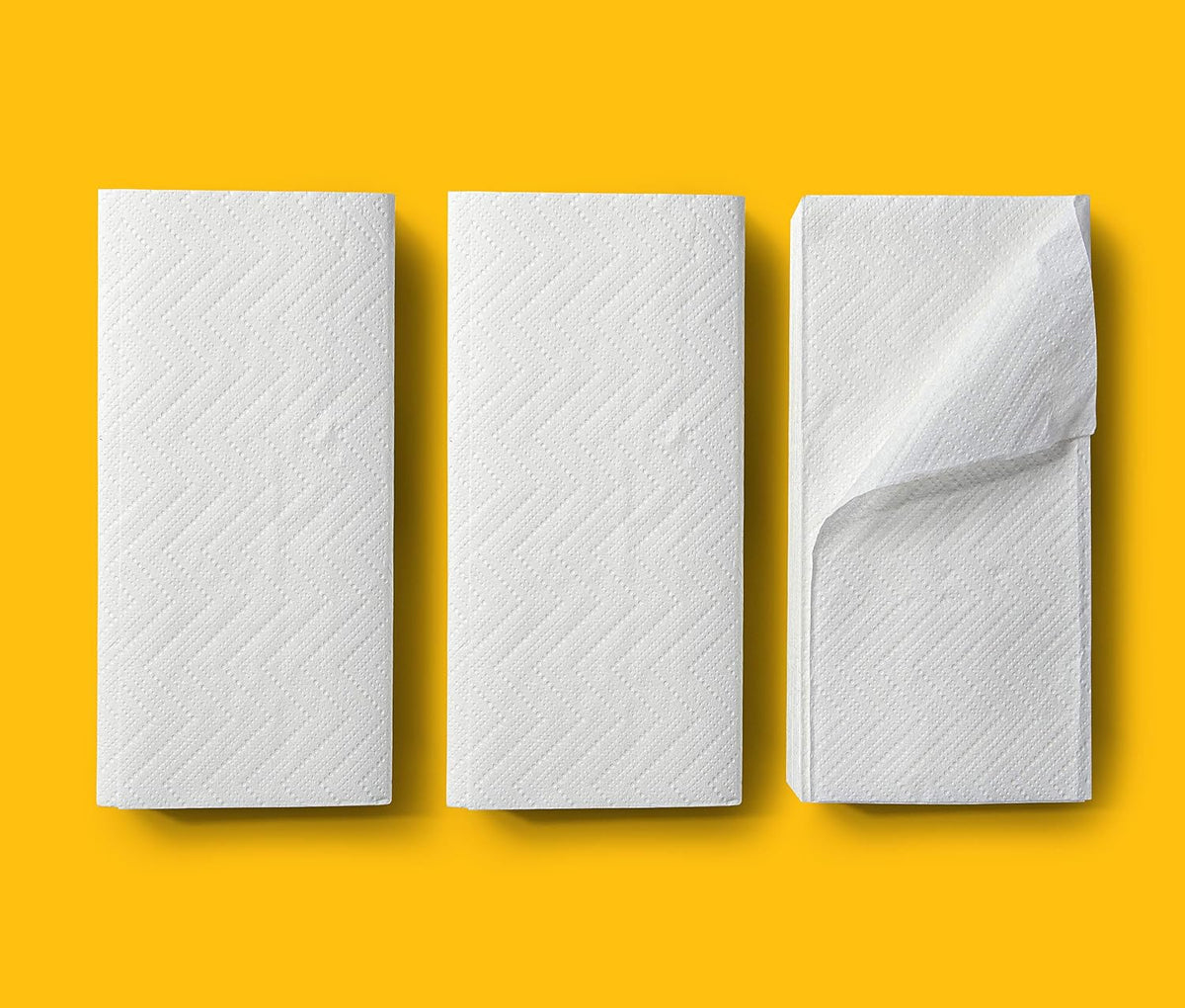 AmazonCommercial Singlefold (V-Fold / ZZ-Fold) Paper Hand Towels, 2-ply Cellulose, 3990 Sheets (15 packs of 266), Sheet Size: 22 x 21 cm, H3 Dispenser Compatible