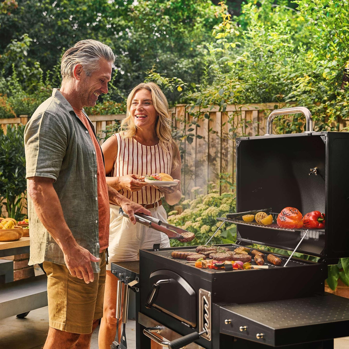 VonHaus Charcoal BBQ – XL Portable Barbecue with Warming Rack, Fold Down Shelves, Temperature Gauge, Wheels, Cooking Grill, Air Vents – 2 in 1 Barbeque and Smoker – Grill Meat, Fish & Vegetables