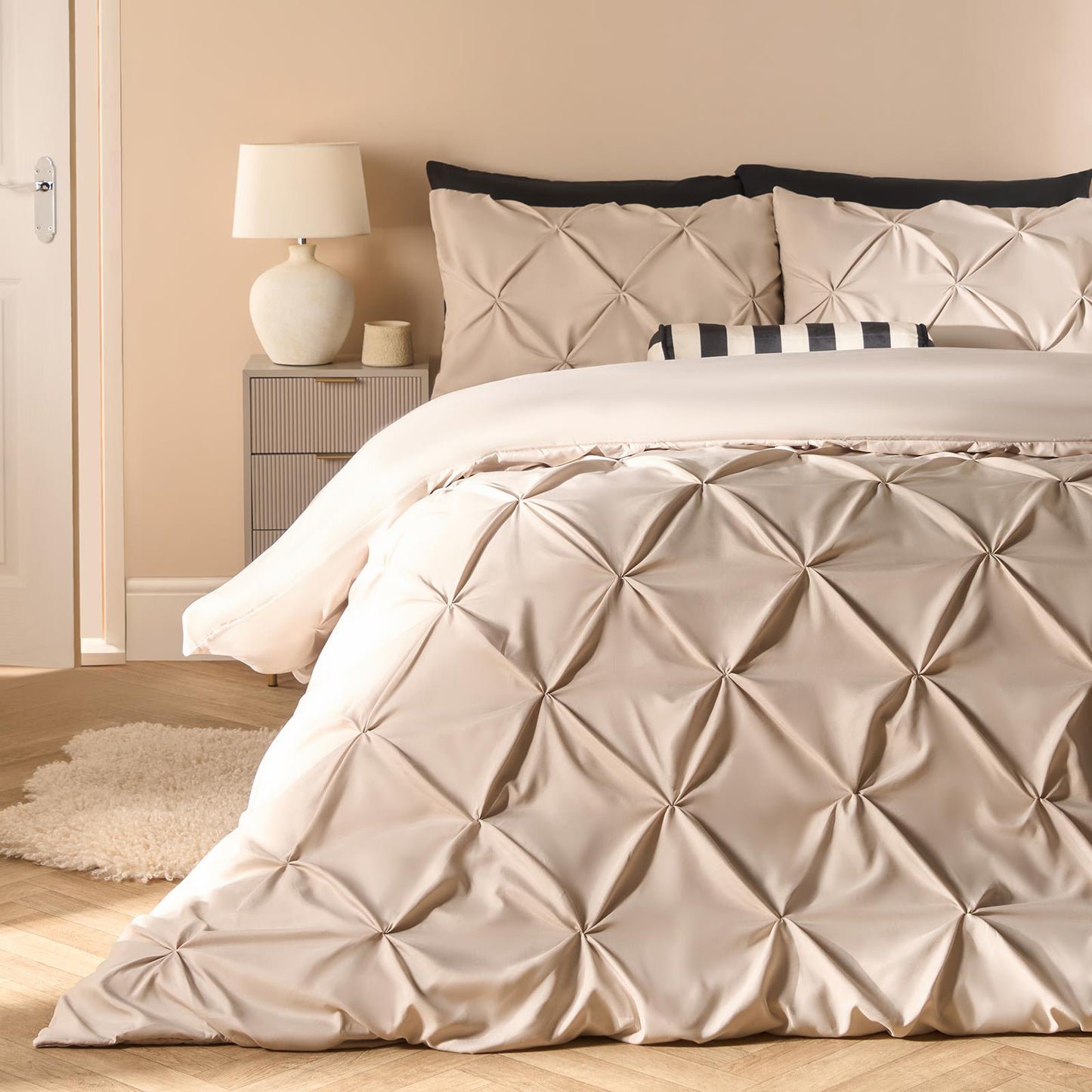 OHS Microfibre Pintuck Bedding Pinch Pleat Duvet Cover Set with Pillowcase
