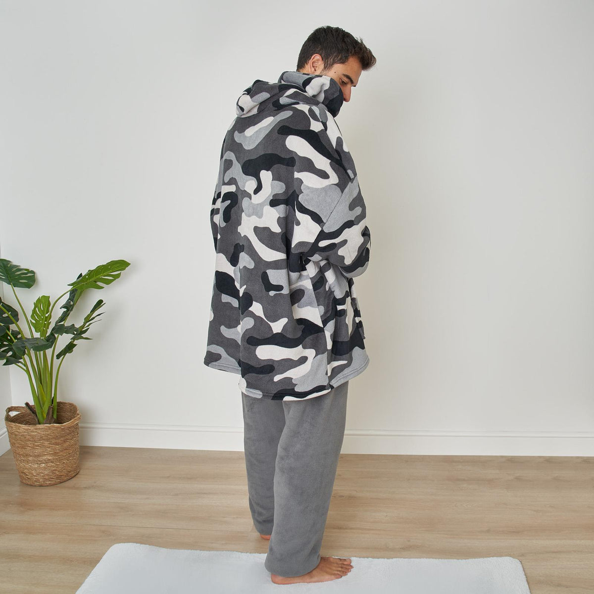 Dreamscene Camo Oversized Hoodie Blanket Giant Hiking Wearable Sherpa Sweatshirt