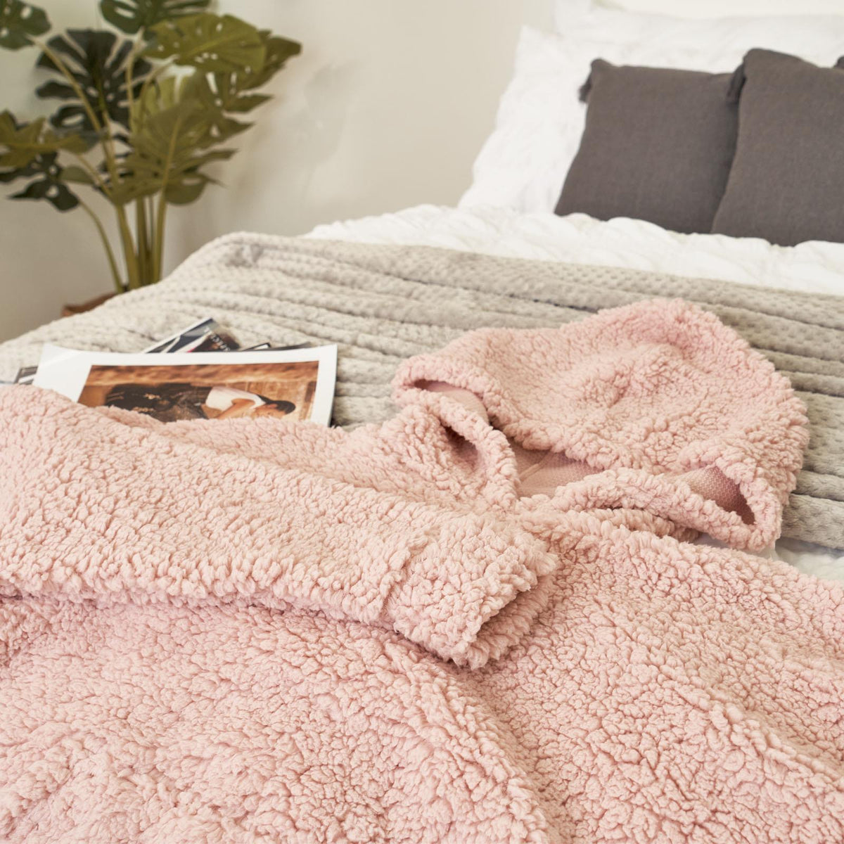 Brentfords Extra Long Blanket Hoodie Oversized Teddy Fleece Sweatshirt Adult NEW