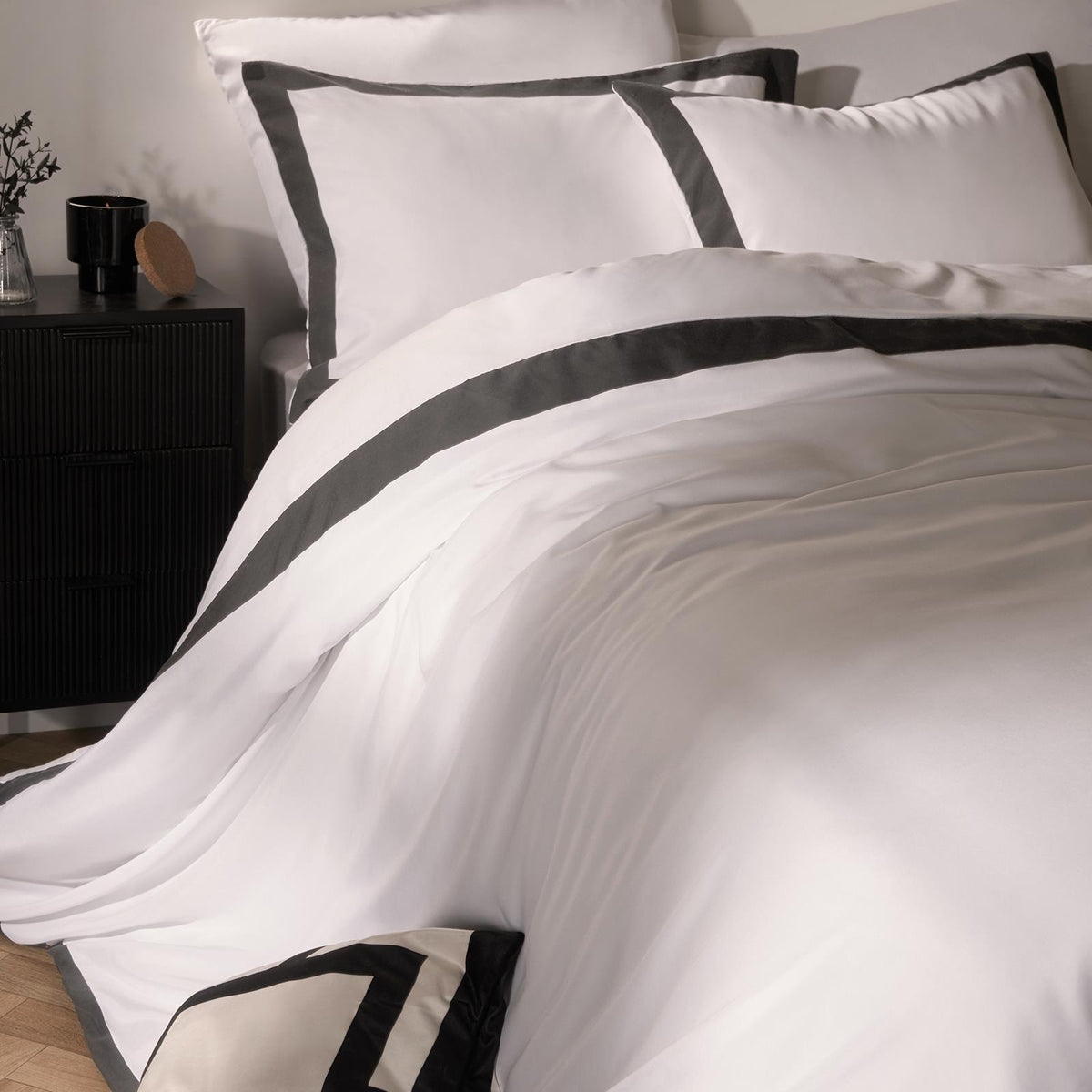 OHS Contrast Border Bedding Set Soft Microfibre Duvet Cover with Pillowcases