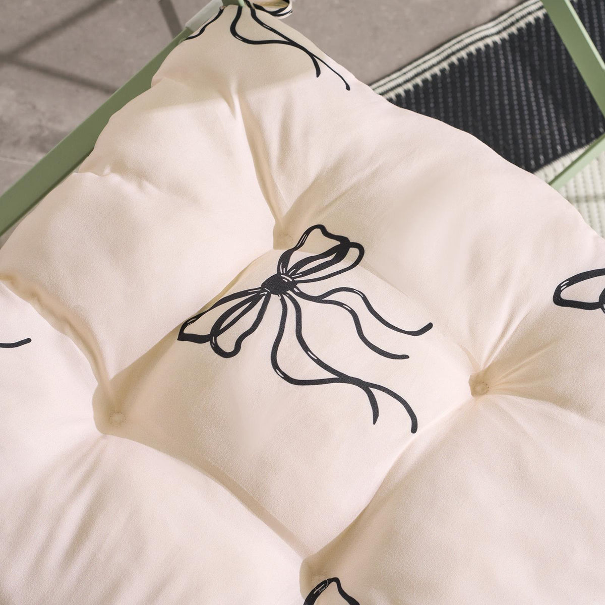 OHS Seat Pads 2 Water Resistant Outdoor Cushions Garden Chair Covers Ties