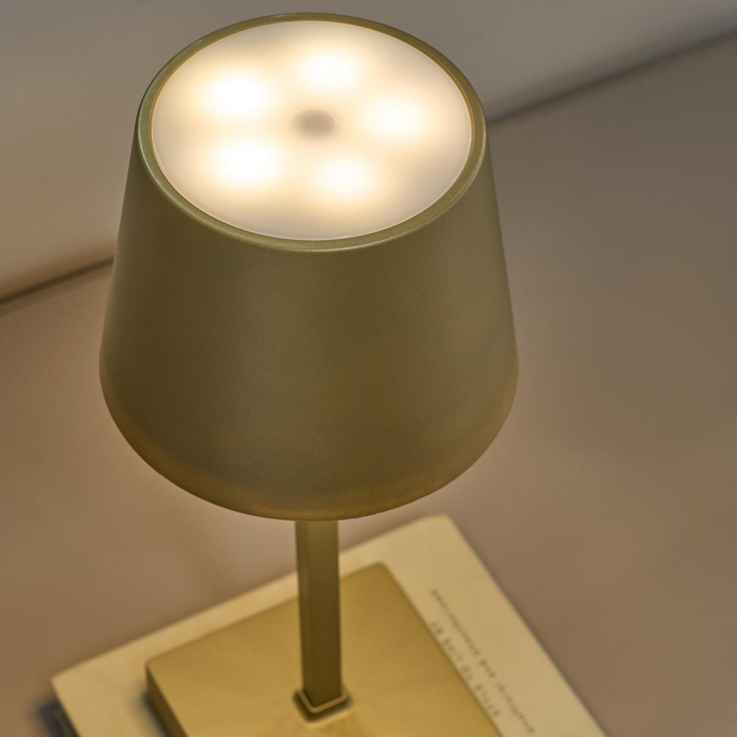 OHS Bedside Cordless Lamp LED Battery Operated Table Desk Night Light