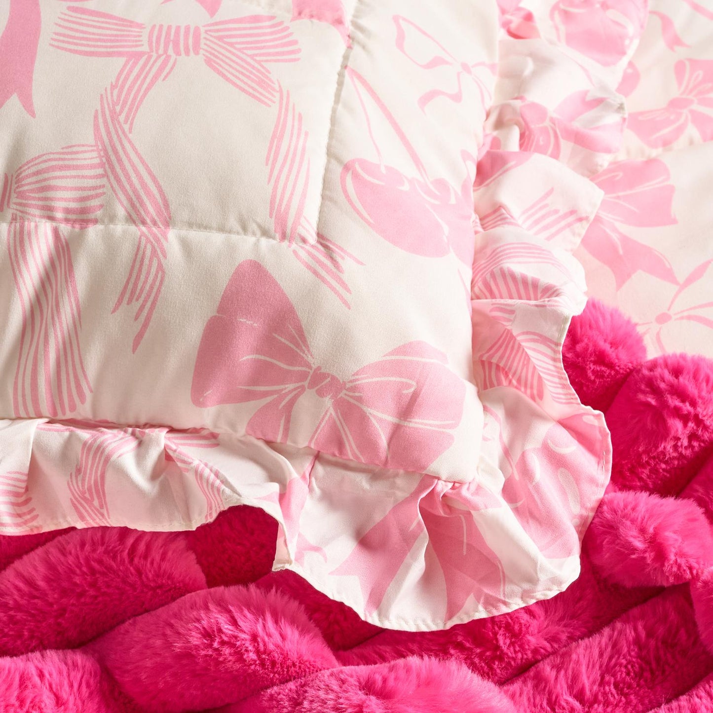 OHS Frill Edge Coverless 7.5 Tog Duvet Bows Print Bedding Set with Pillowcase