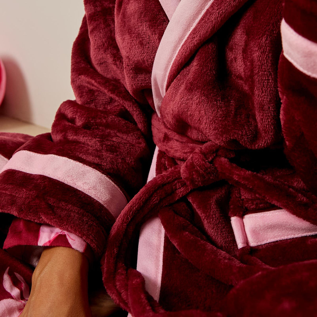 OHS Piped Edge Dressing Gown Flannel Fleece Winter Loungewear Hooded Bathrobe