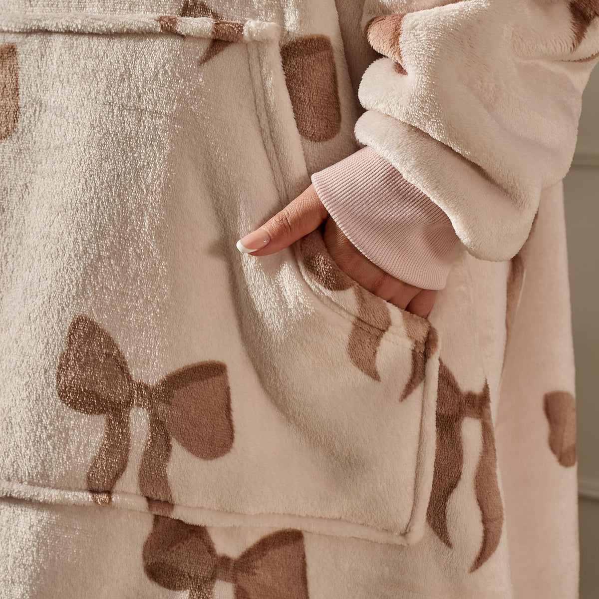 OHS Bows Print Hooded Blanket Adult Kids Sherpa Lined Winter Family Hoodie