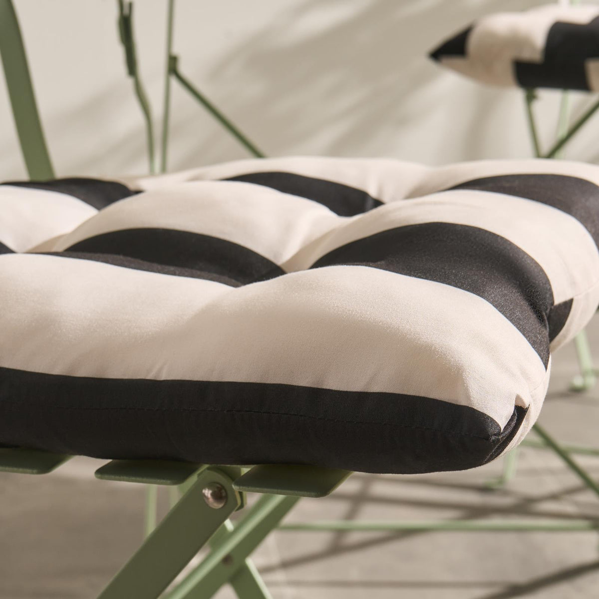 OHS Seat Pads 2 Water Resistant Outdoor Cushions Garden Chair Covers Ties