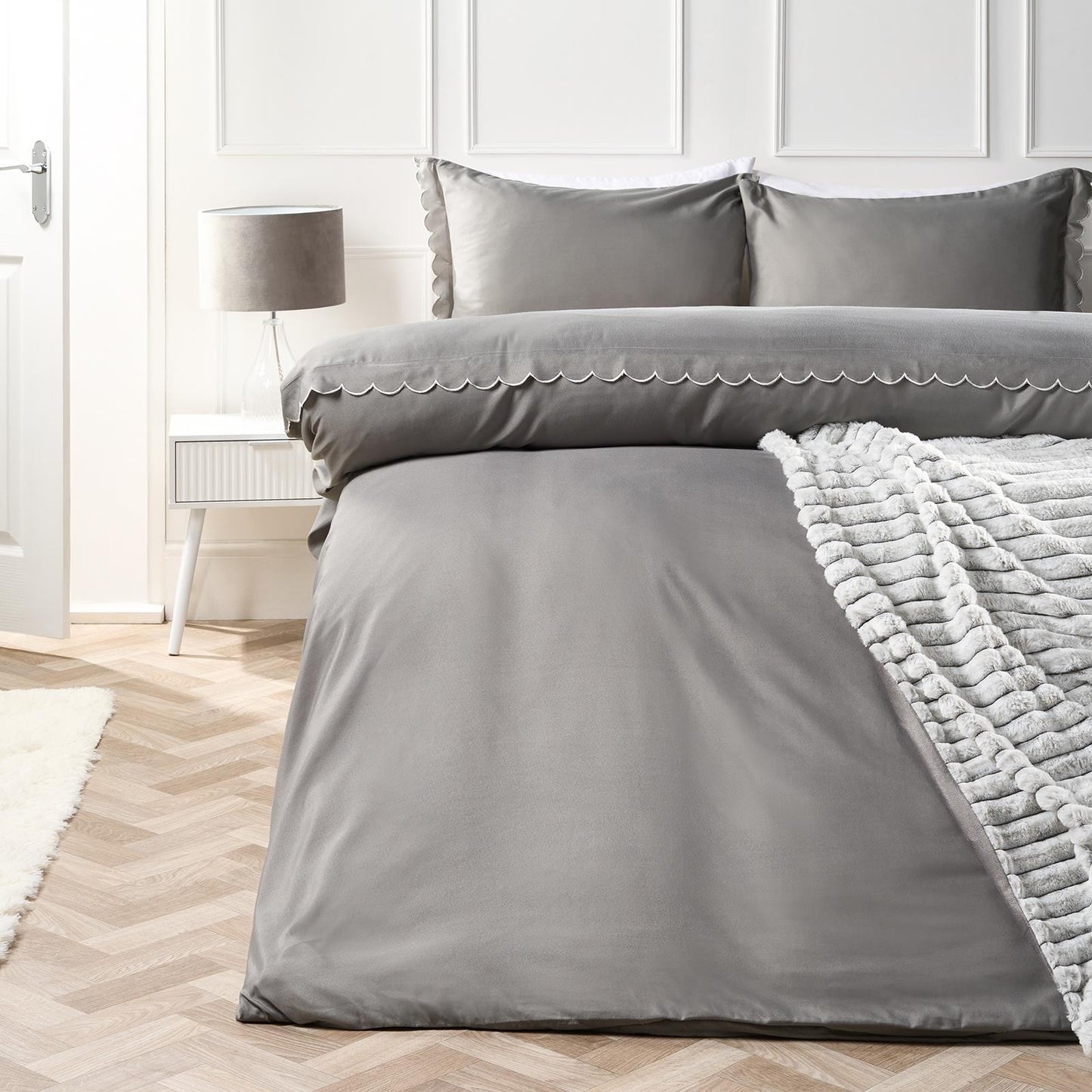 OHS Scallop Edge Bedding Set Microfibre Contrast Duvet Cover with Pillowcase
