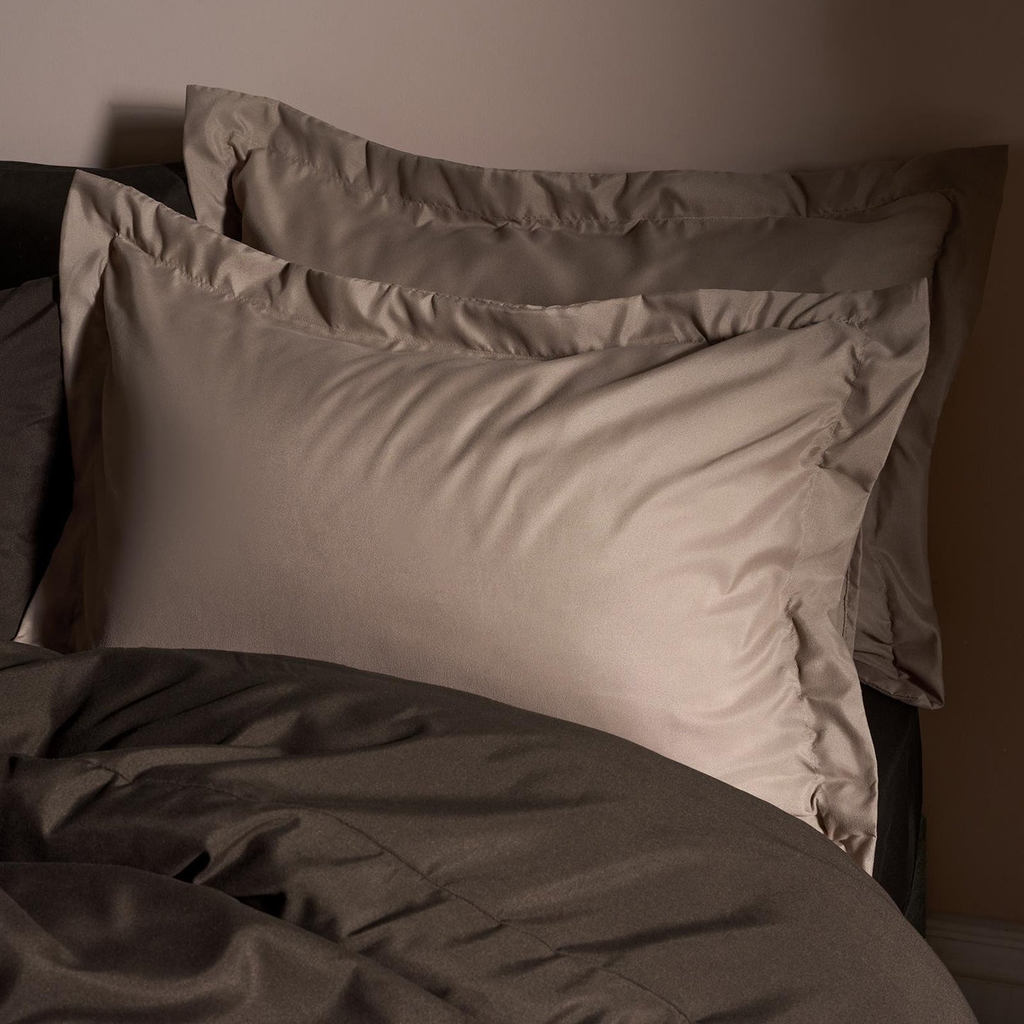 OHS 2 Pack Oxford Pillowcase Set Soft Microfibre Plain Dyed Pillow Covers
